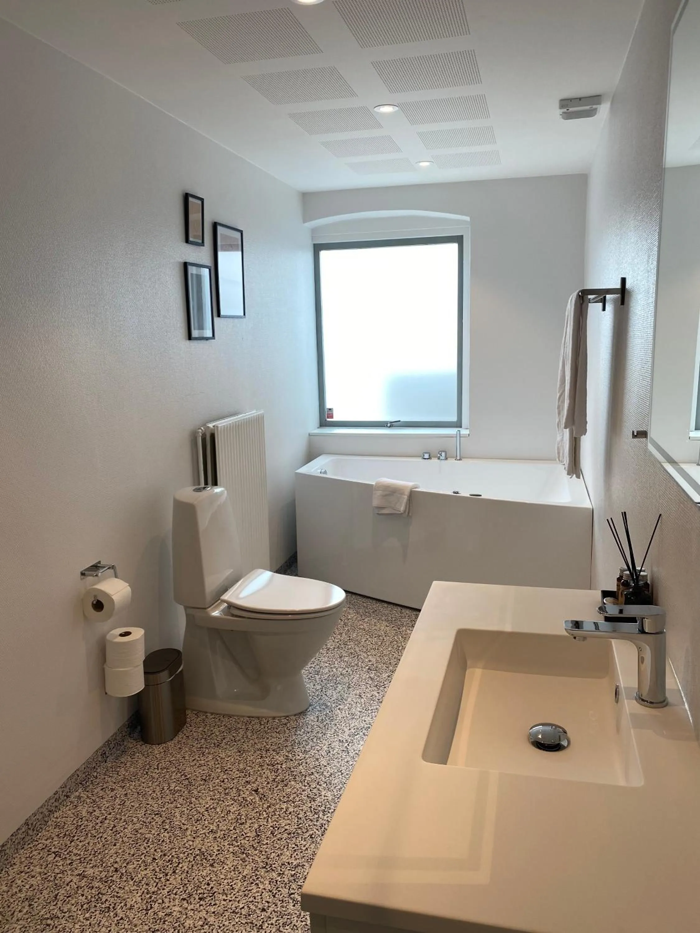 Bathroom in Hotel Røde-Kro