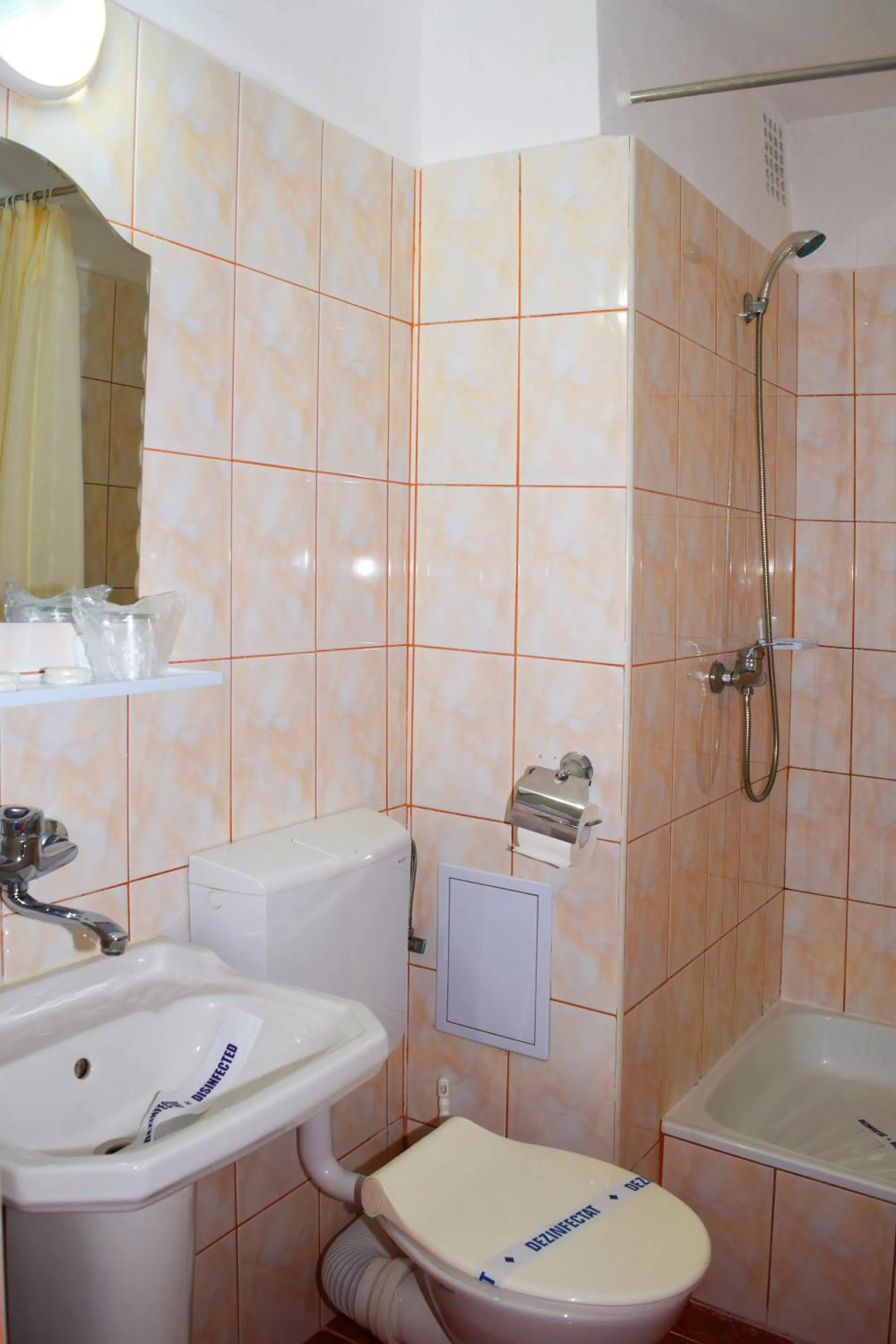 Bathroom in Hotel Sanda