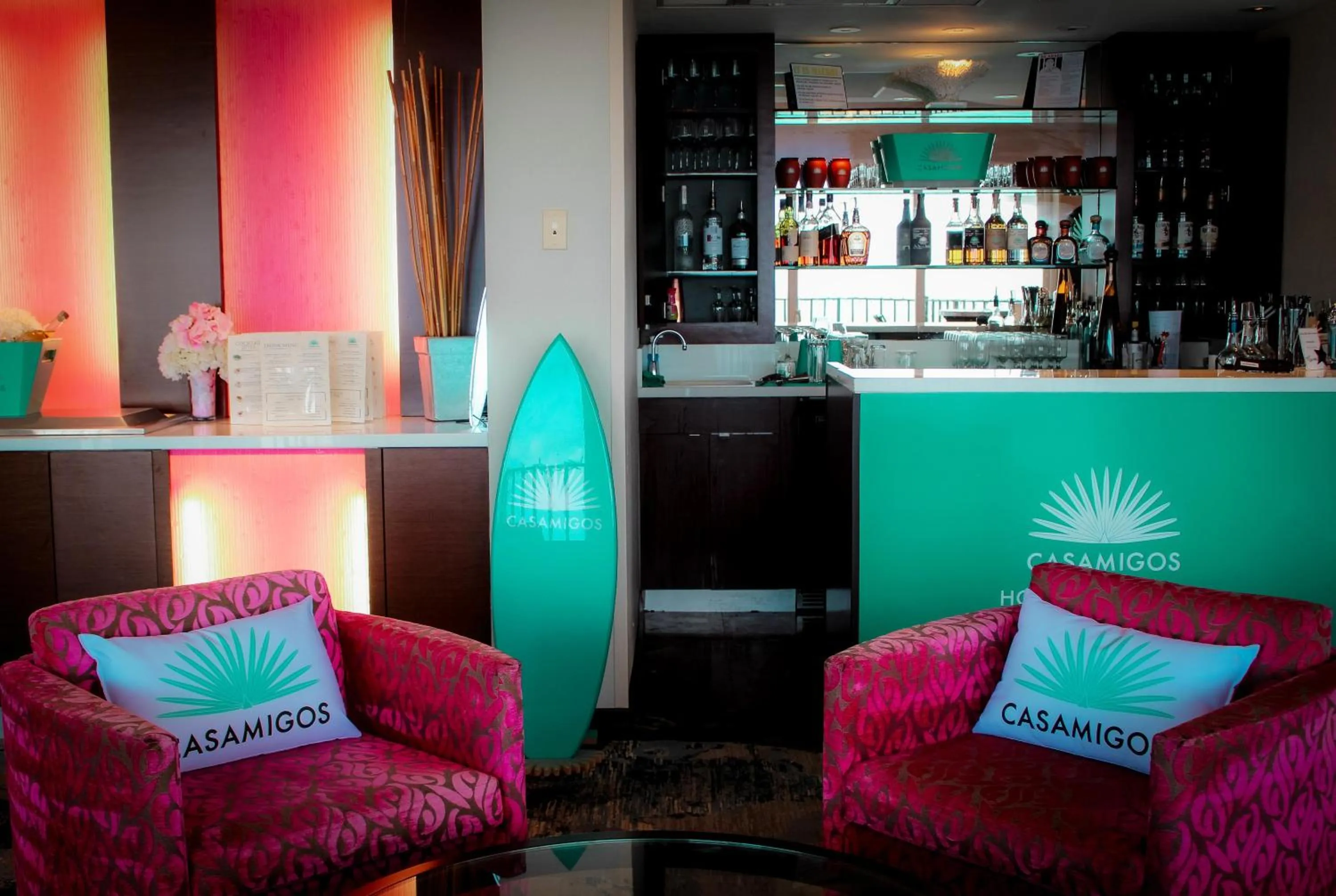 Lounge or bar in Hilton Waikiki Beach Resort & Spa