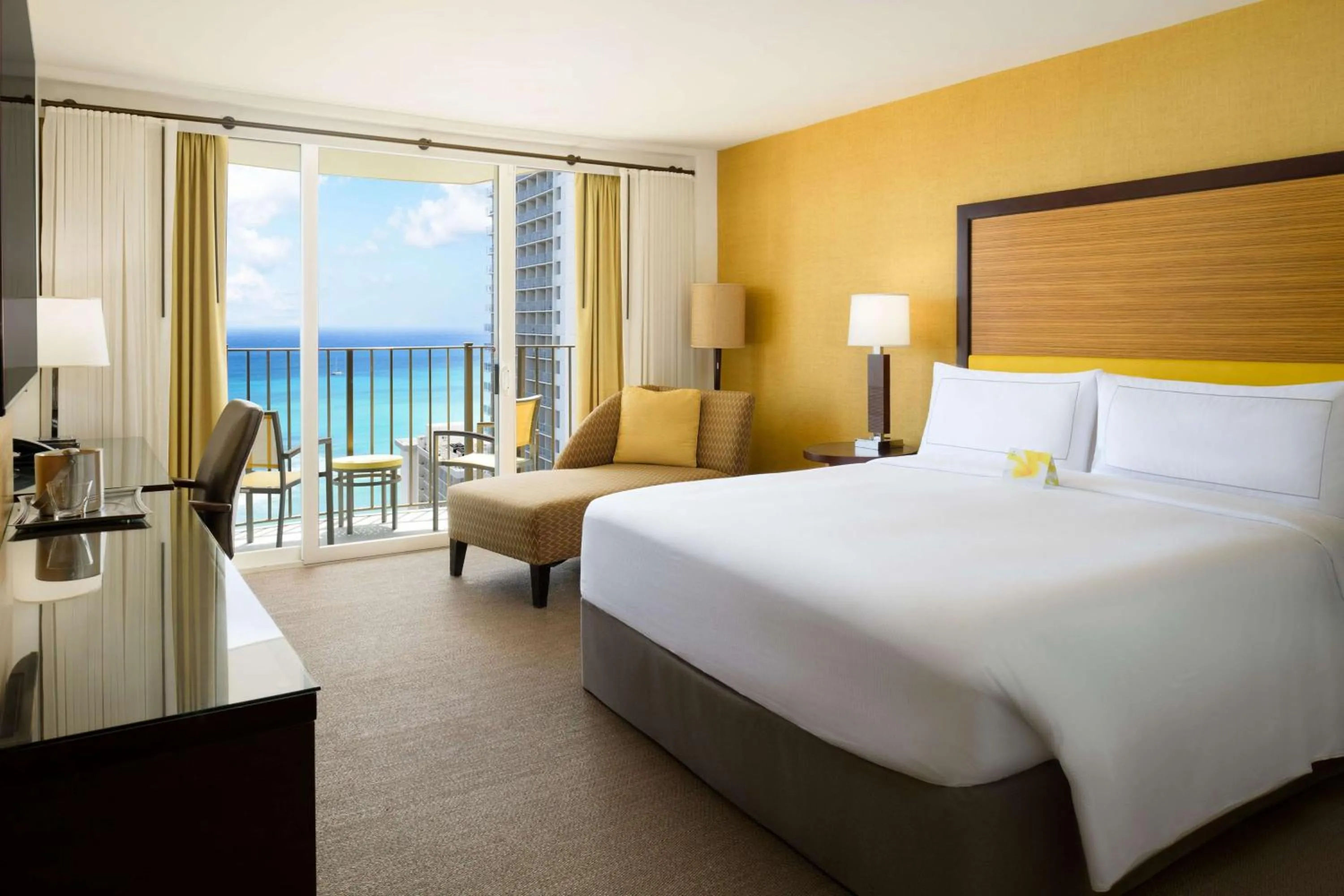 View (from property/room), Bed in Hilton Waikiki Beach Resort & Spa