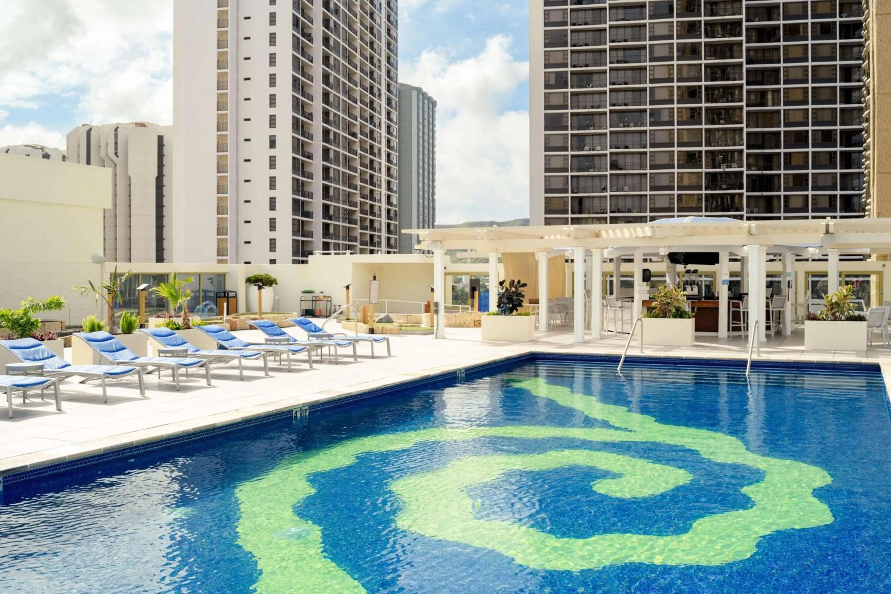 Pool view in Hilton Waikiki Beach Resort & Spa