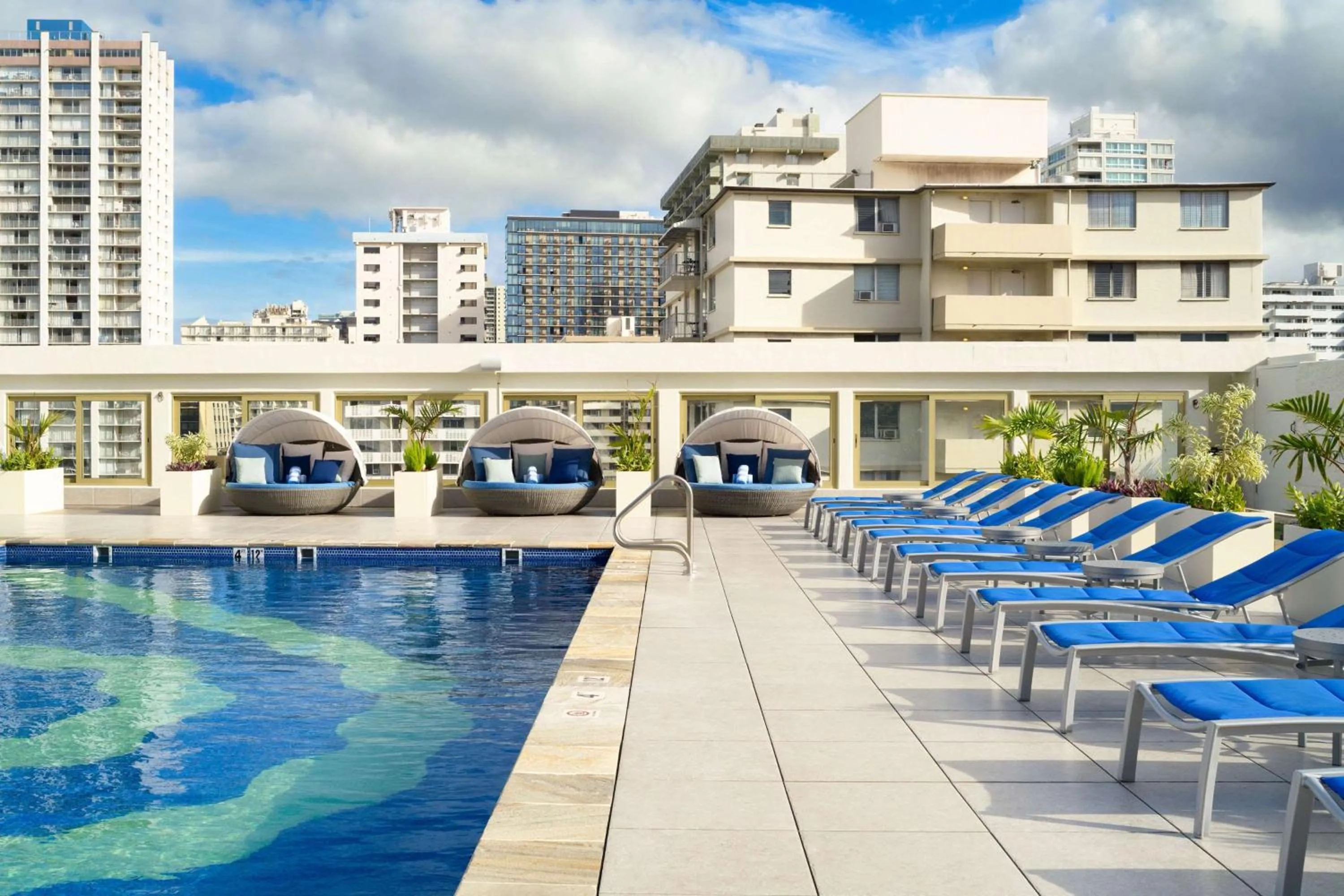 Pool view in Hilton Waikiki Beach Resort & Spa