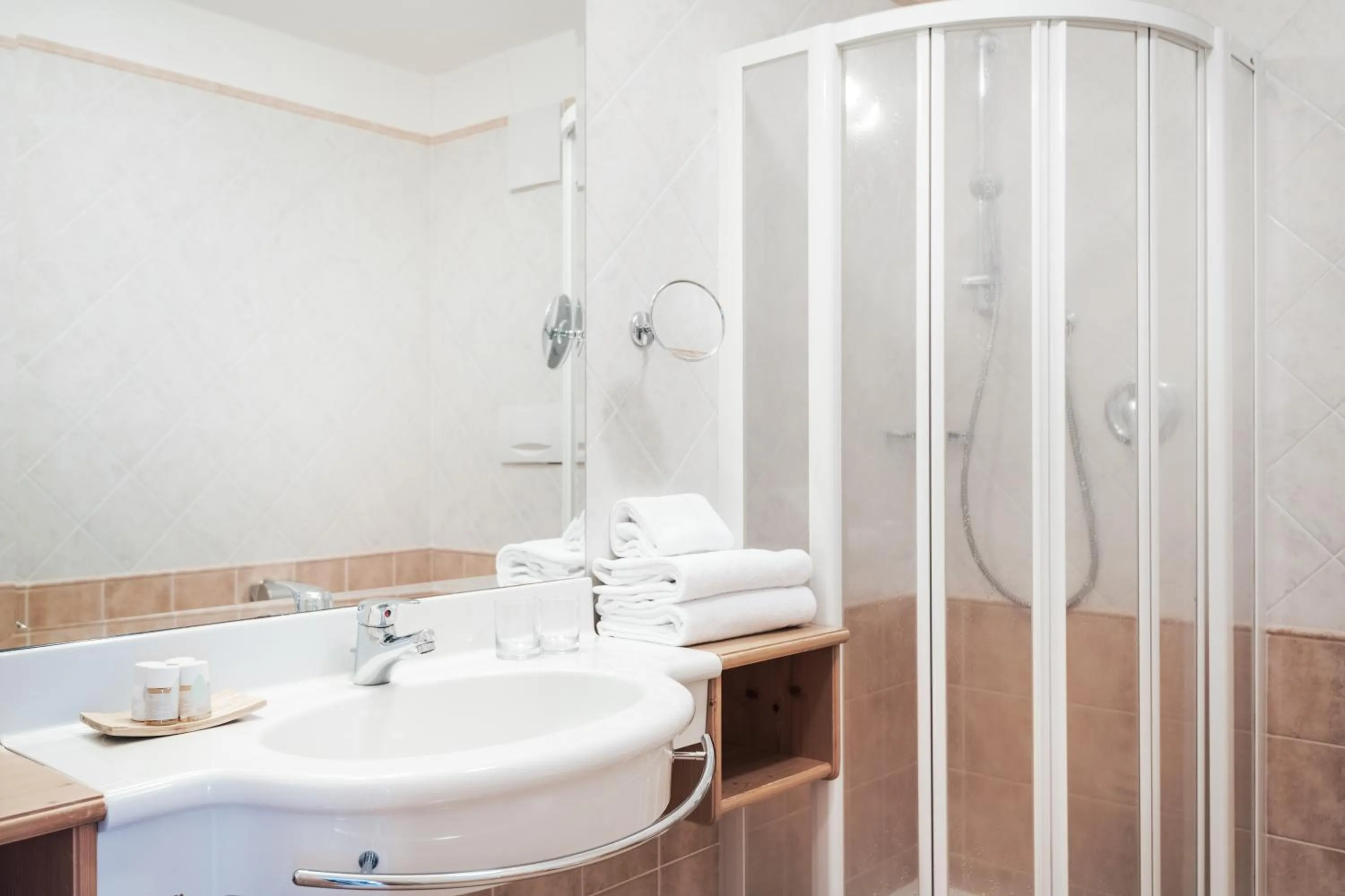 Shower in Hotel Chalet Corso