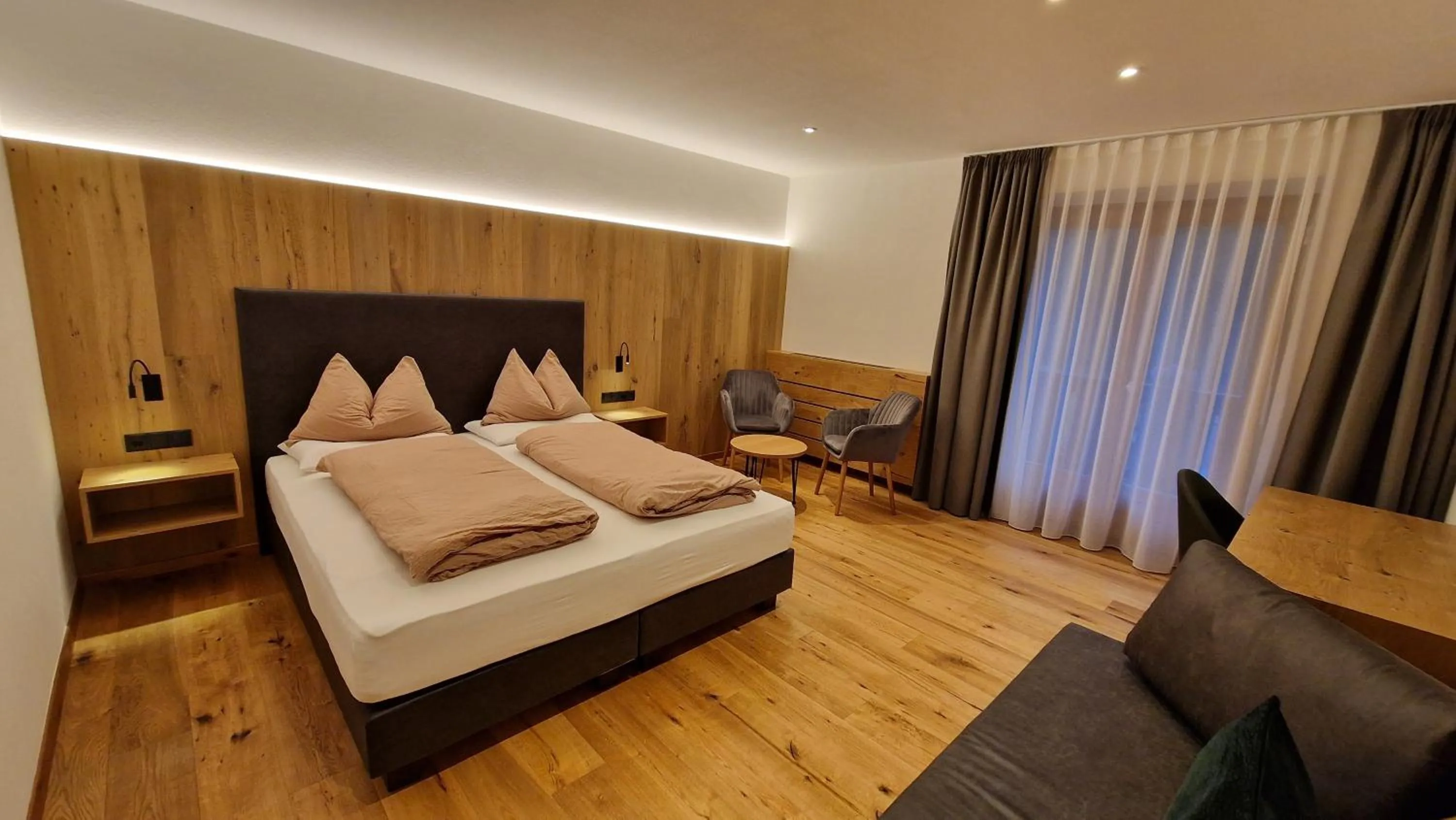 Photo of the whole room, Bed in Hotel Mignon