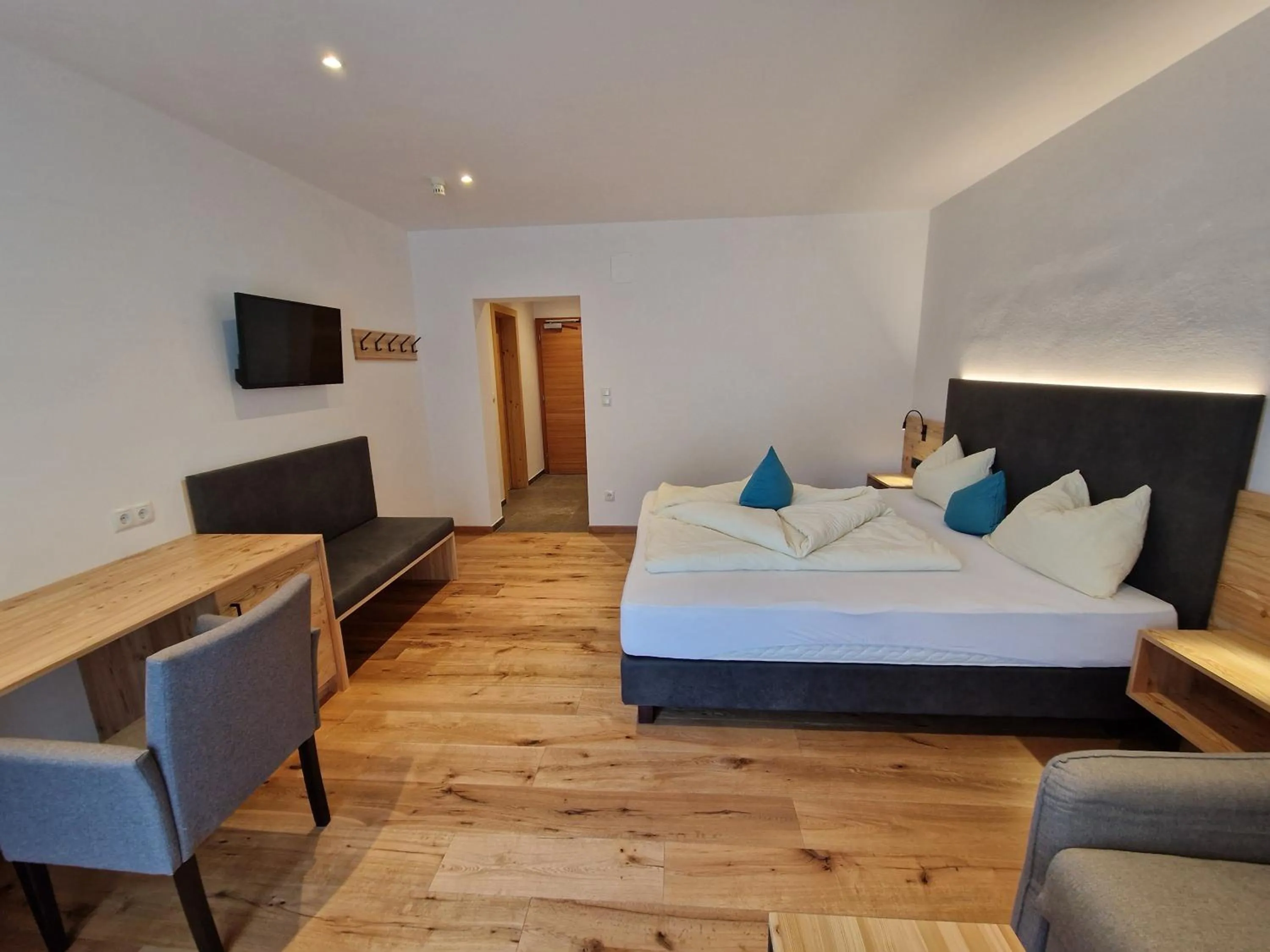 Photo of the whole room, Bed in Hotel Mignon