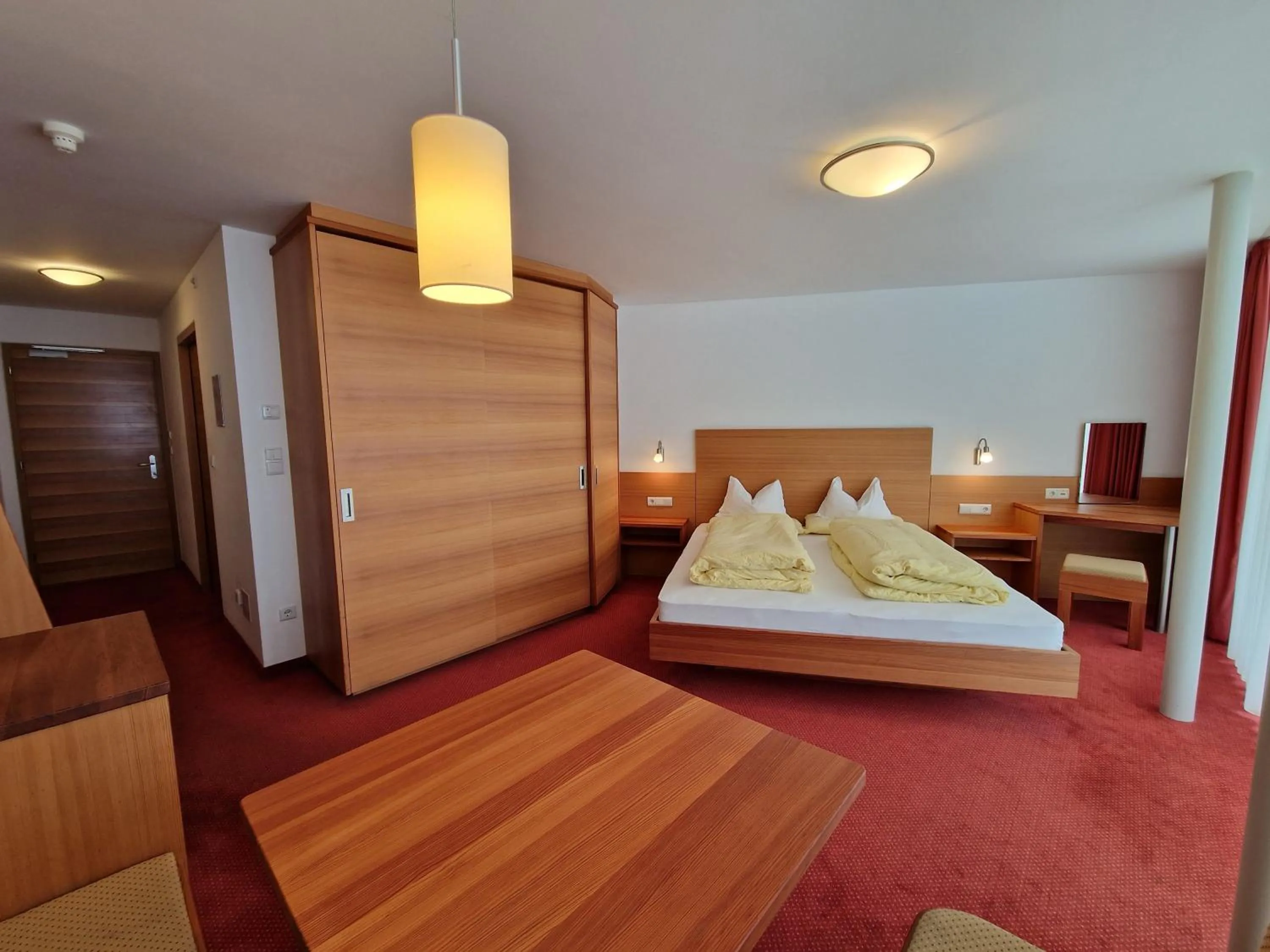 Photo of the whole room, Bed in Hotel Mignon