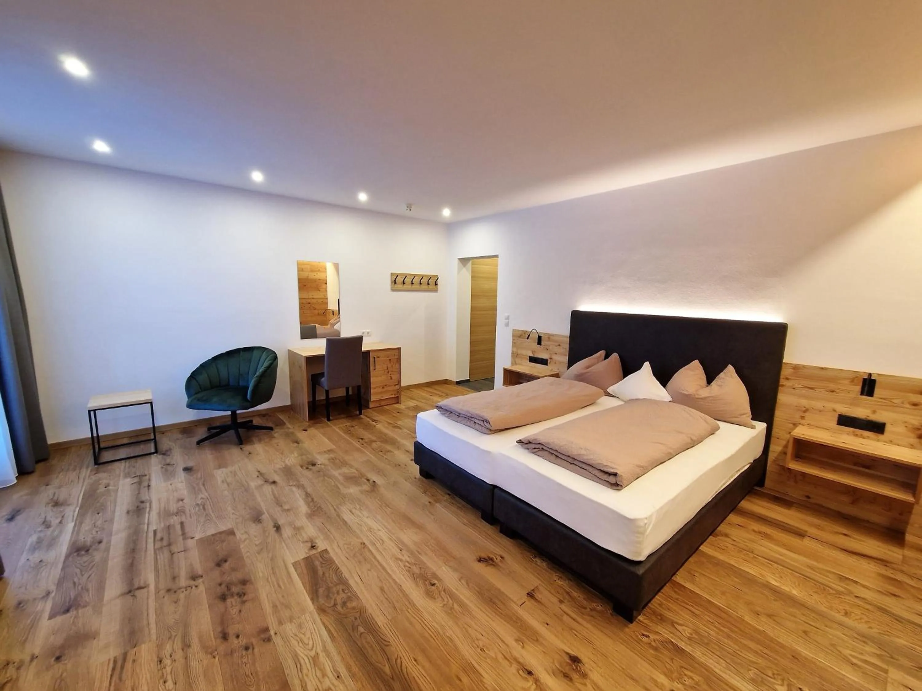 Photo of the whole room, Bed in Hotel Mignon