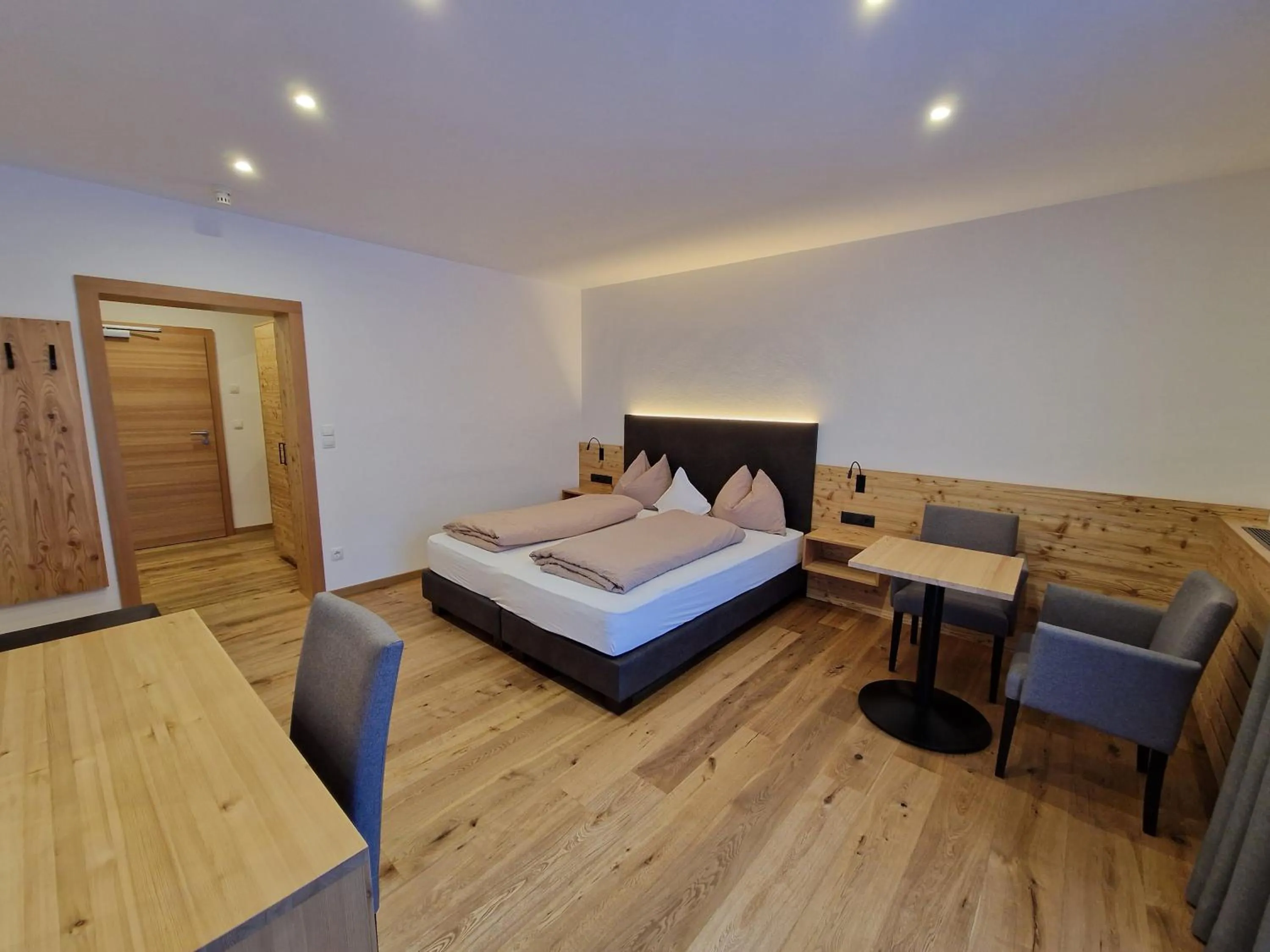 Photo of the whole room, Bed in Hotel Mignon