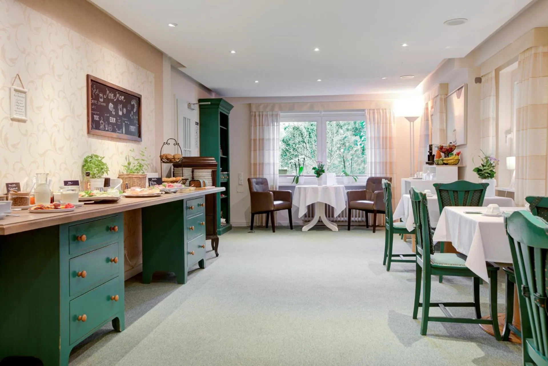 Restaurant/places to eat in Hotel See-Villa