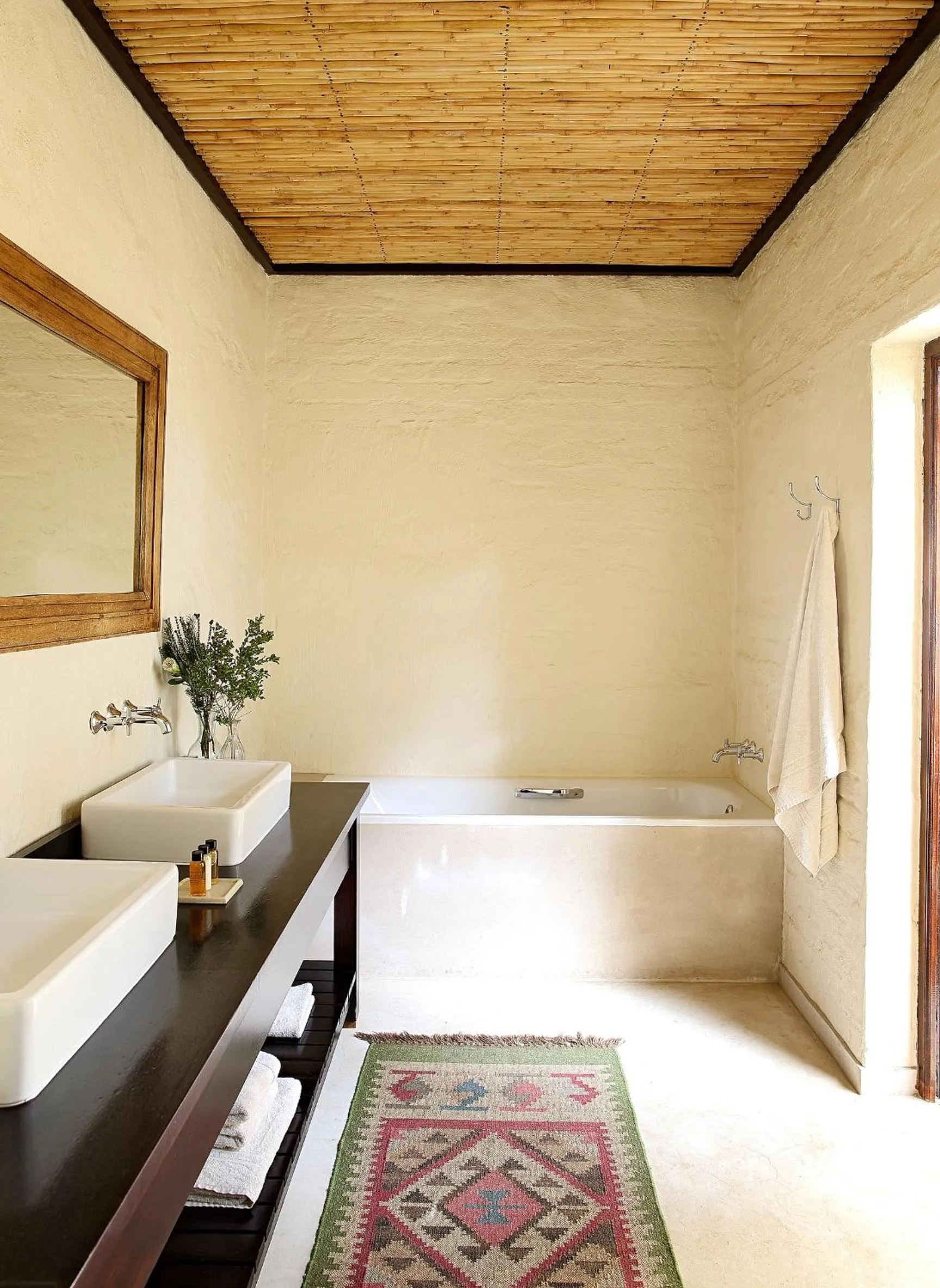 Bathroom, Bed in Elephant House