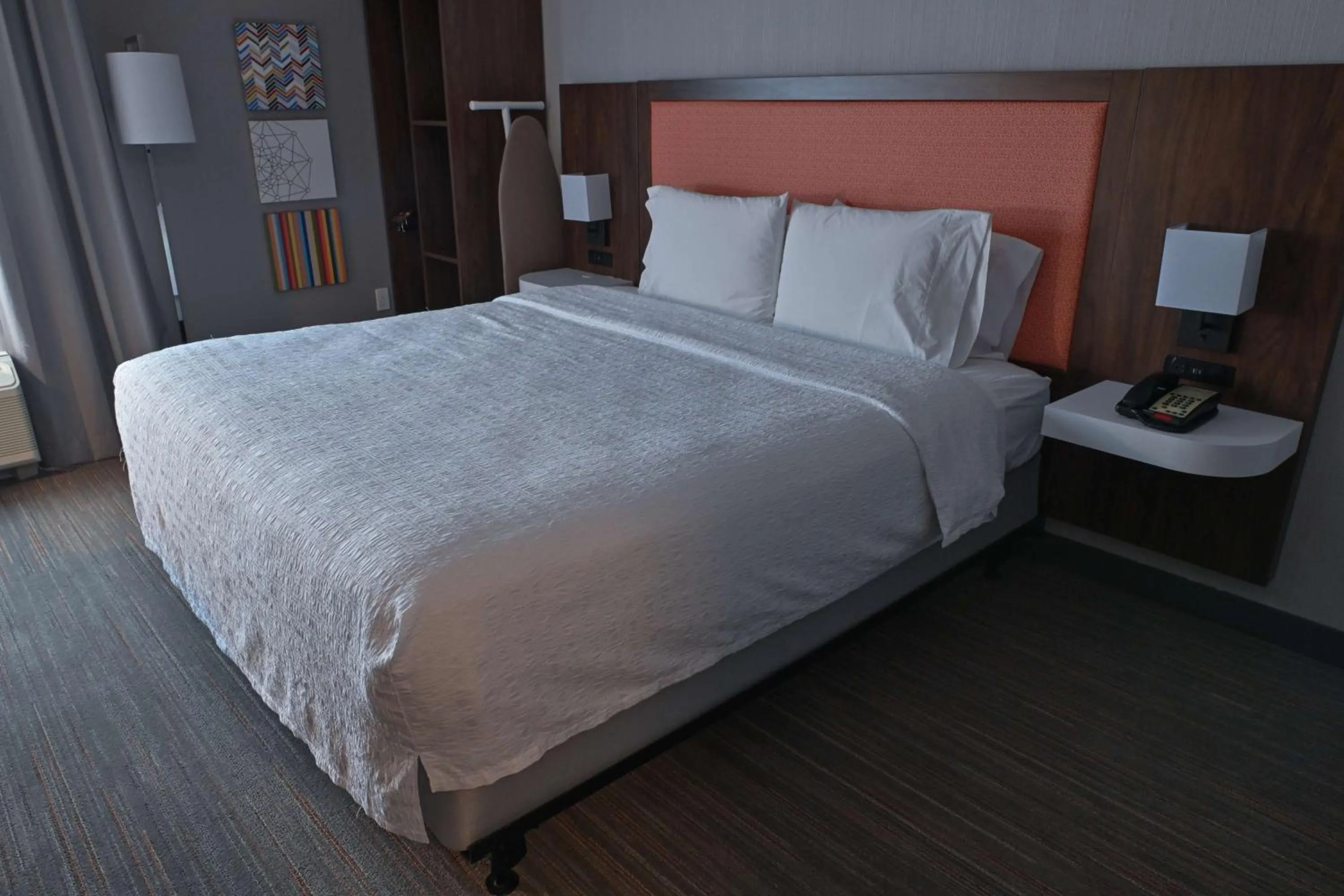 Bed in Hampton Inn Fremont