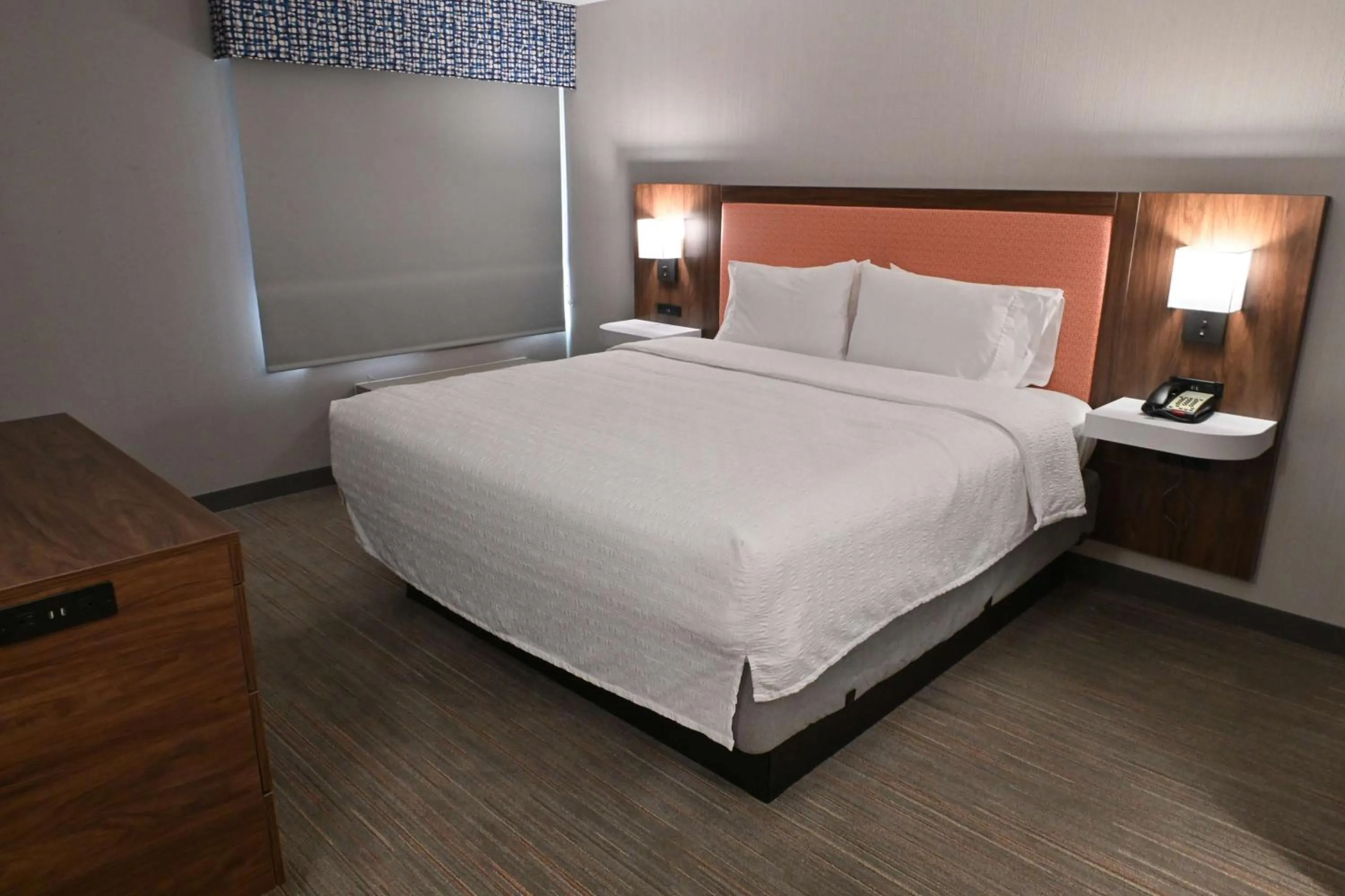 Bed in Hampton Inn Fremont