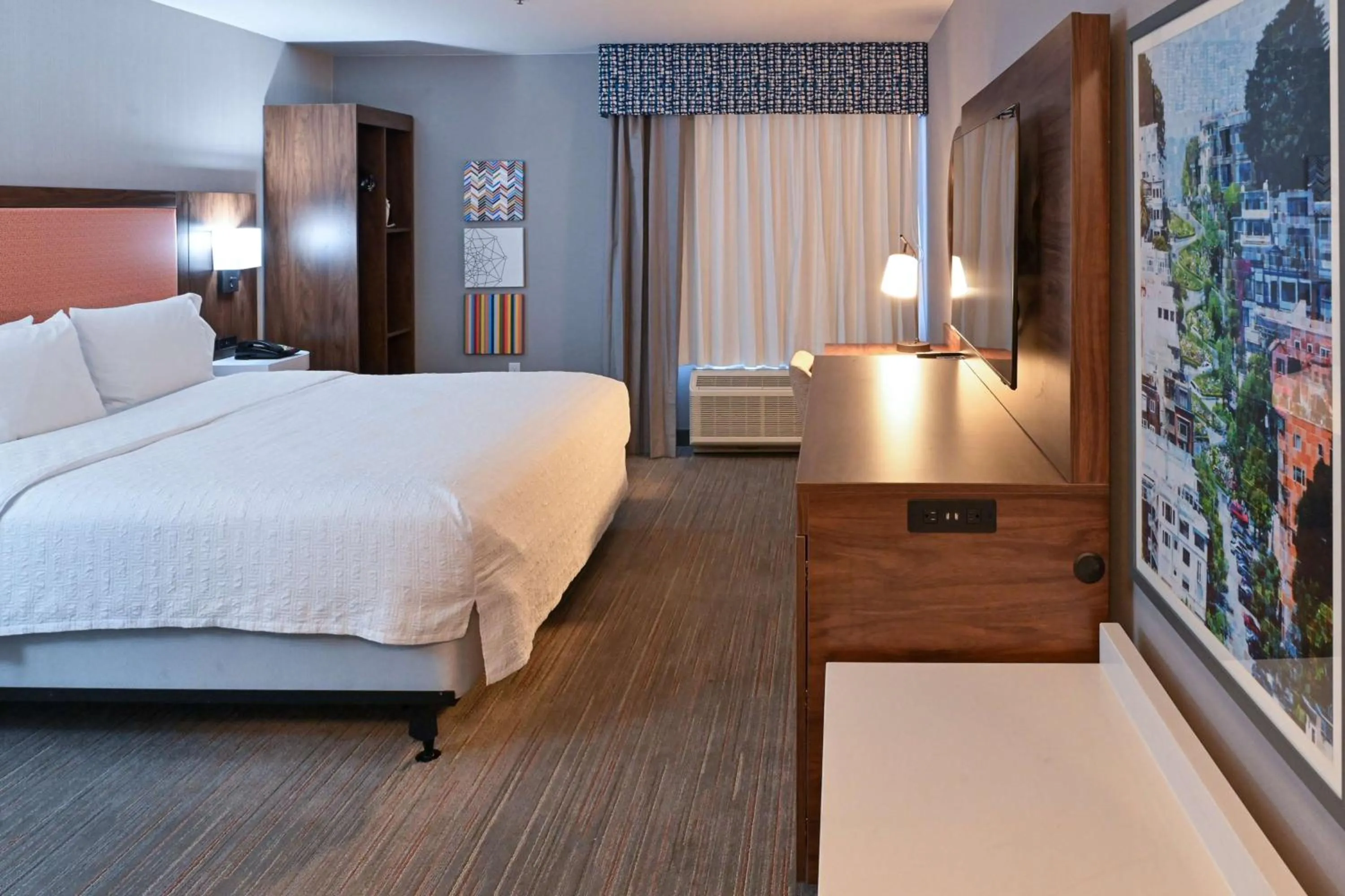 Bed in Hampton Inn Fremont