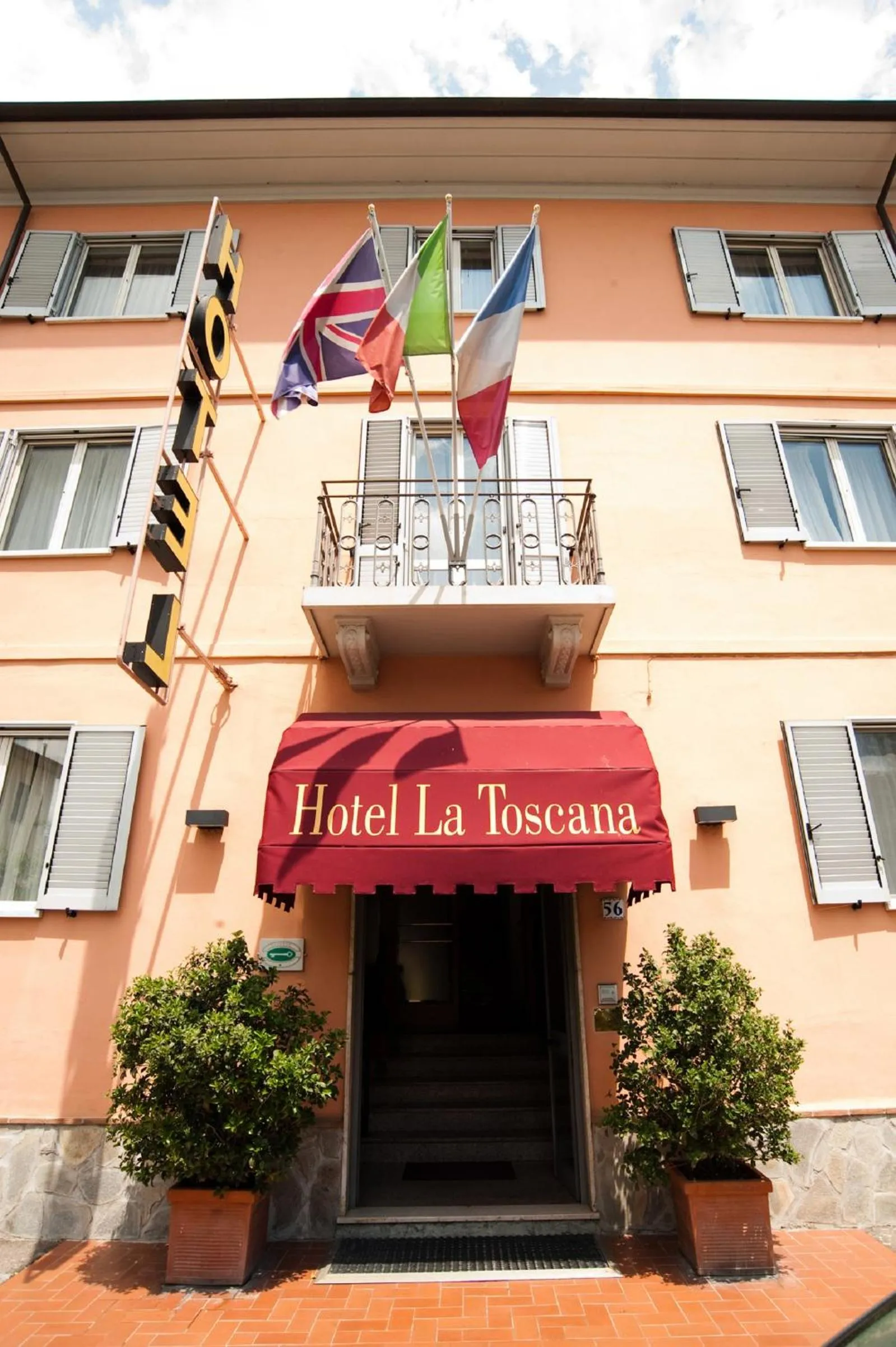 Facade/entrance in Hotel La Toscana