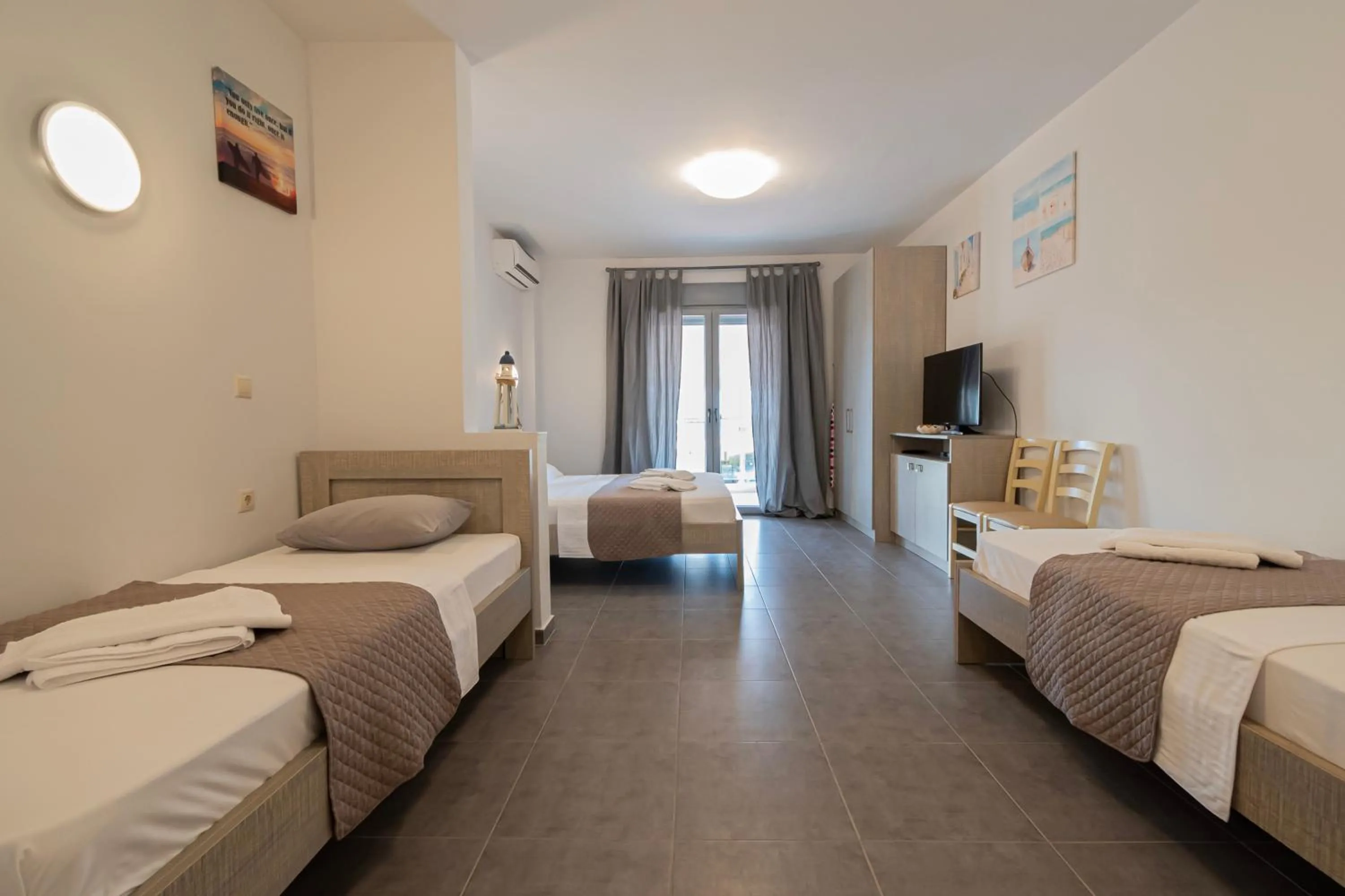 TV and multimedia, Bed in EllinFos Apartments