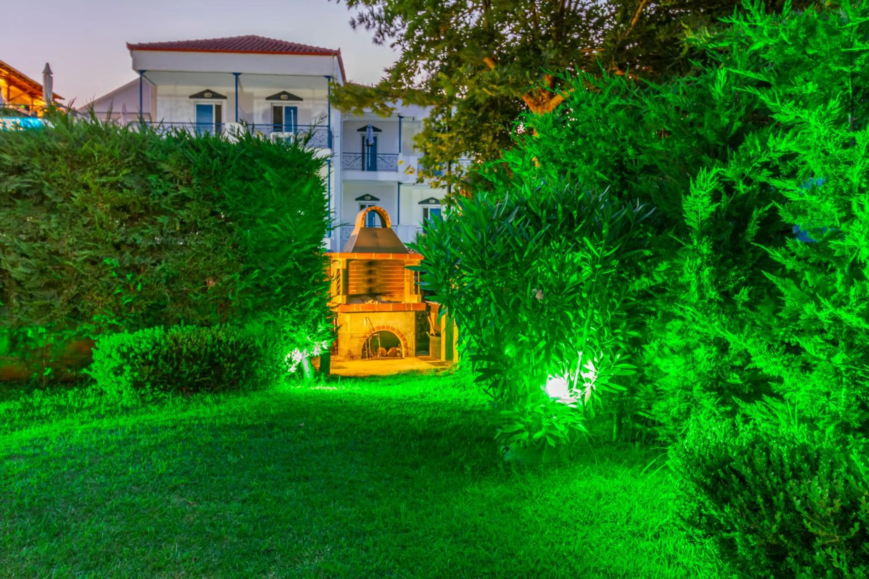 BBQ facilities in EllinFos Apartments