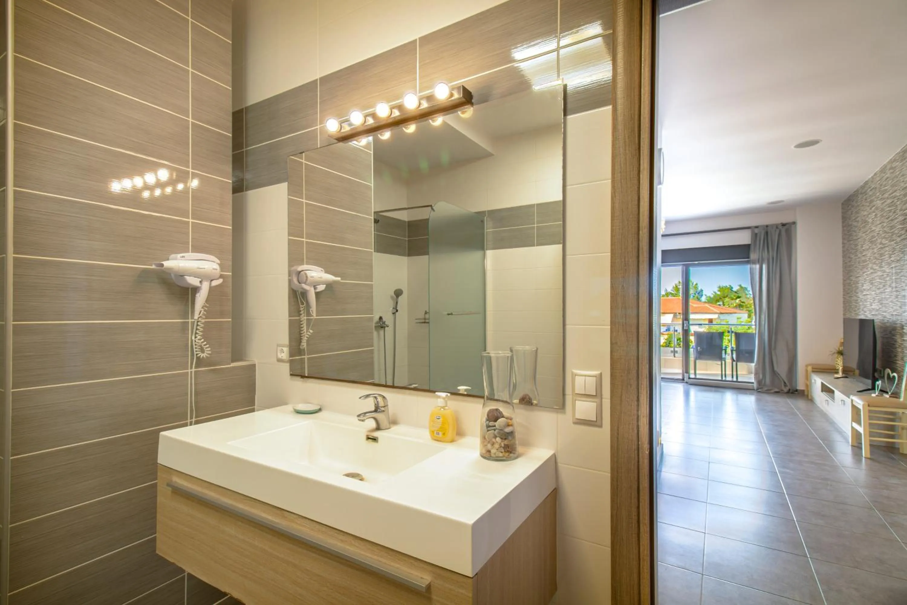 Bathroom in EllinFos Apartments