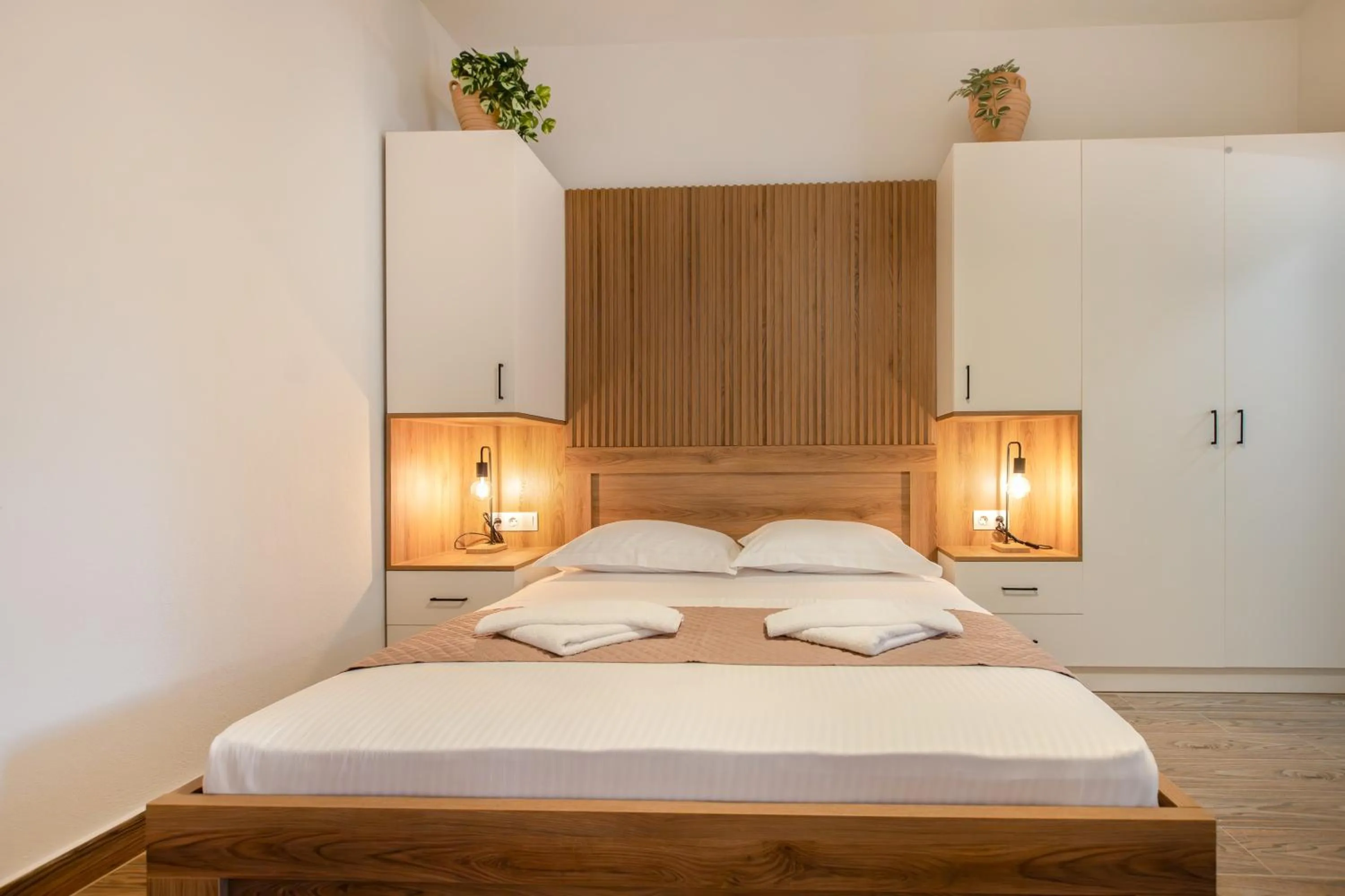 Bedroom, Bed in EllinFos Apartments