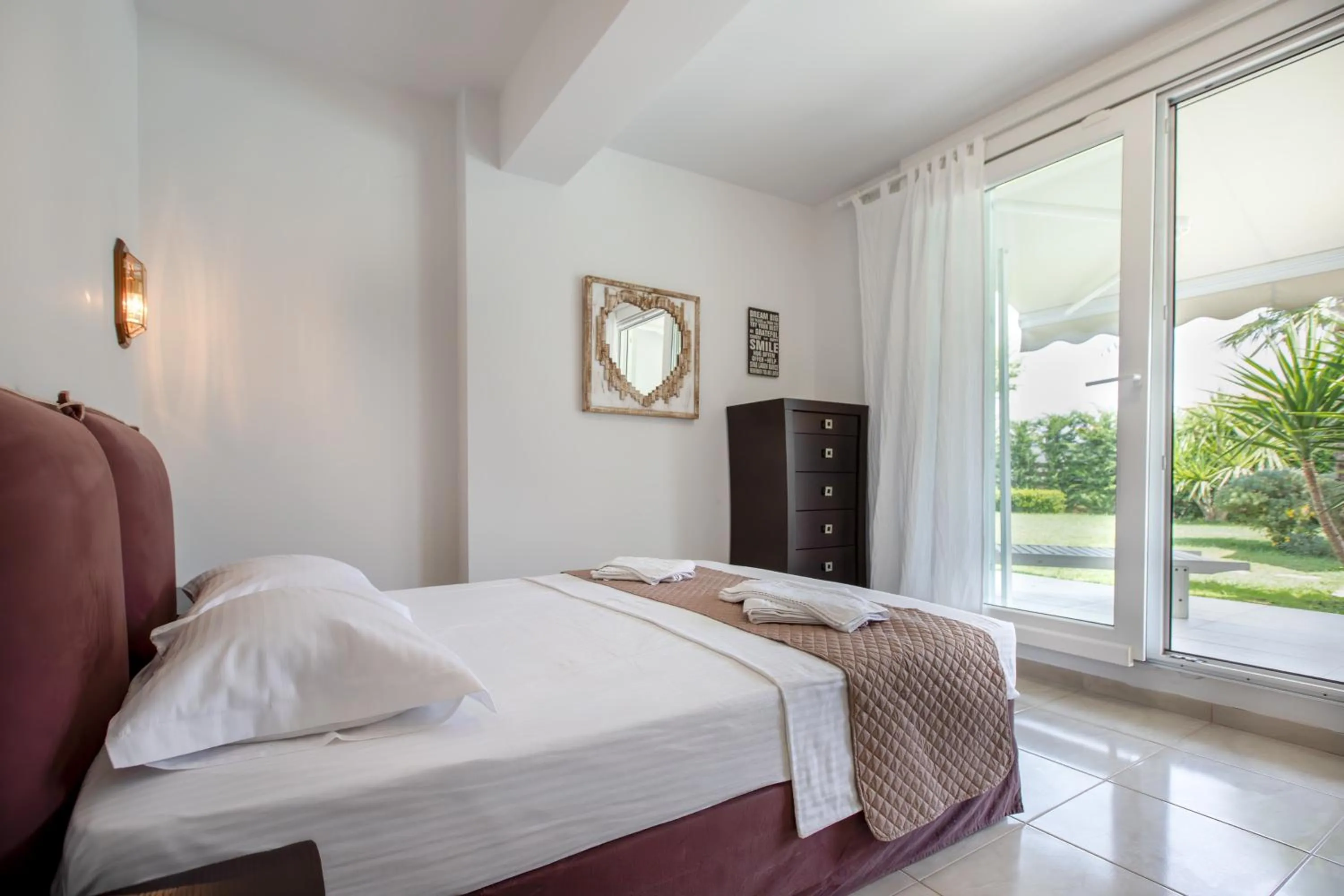 Bedroom, Bed in EllinFos Apartments