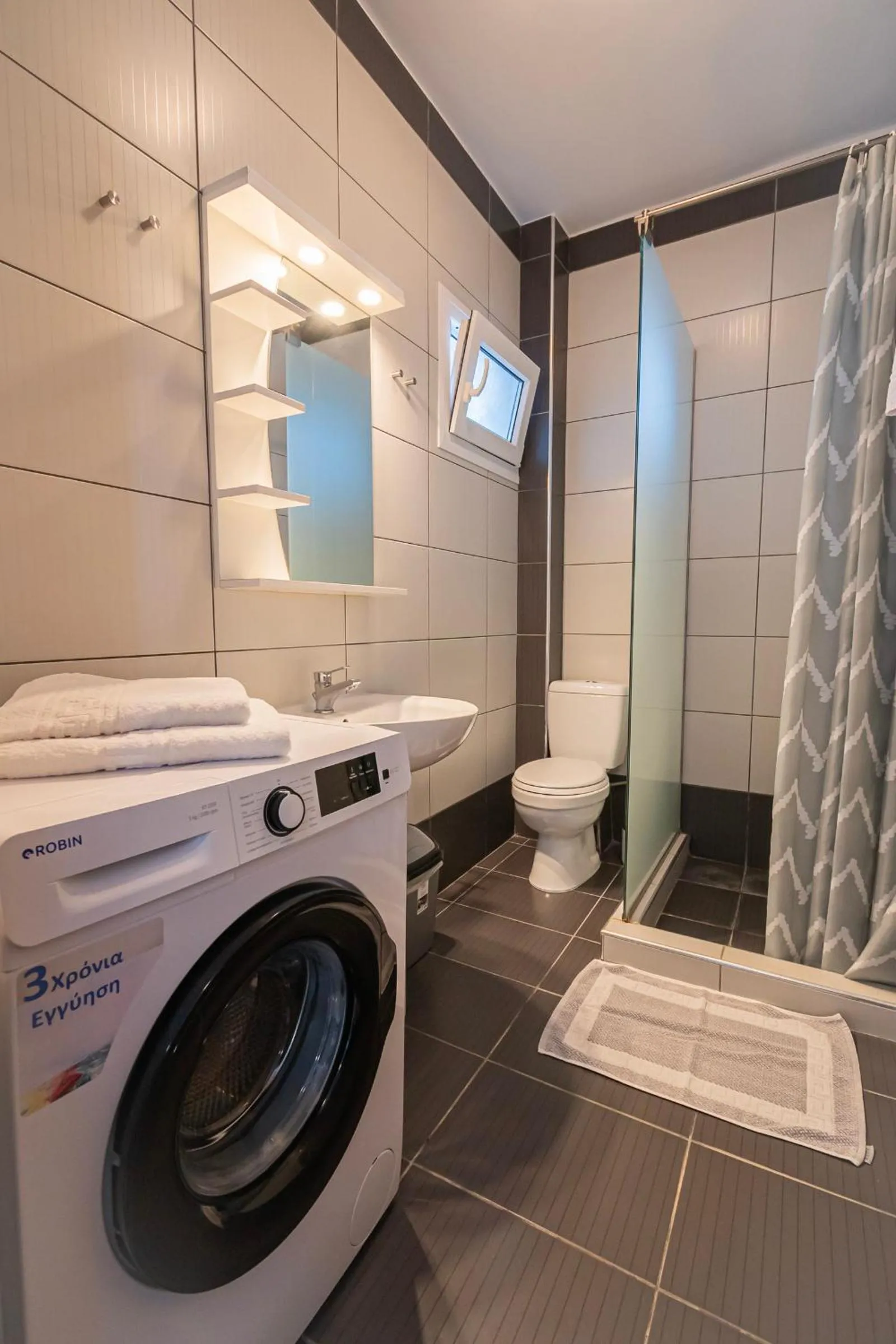 Bathroom in EllinFos Apartments