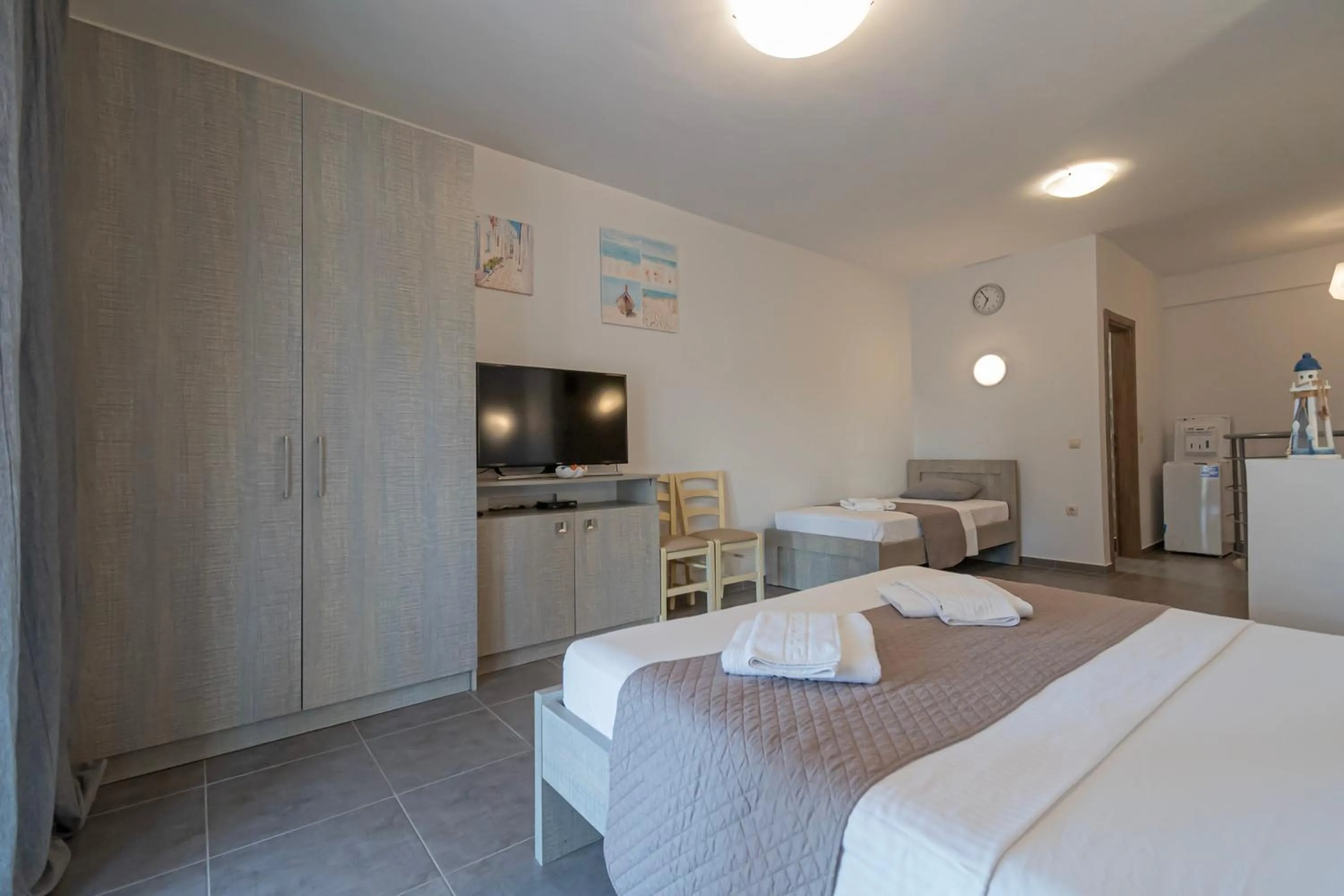Bedroom, Bed in EllinFos Apartments