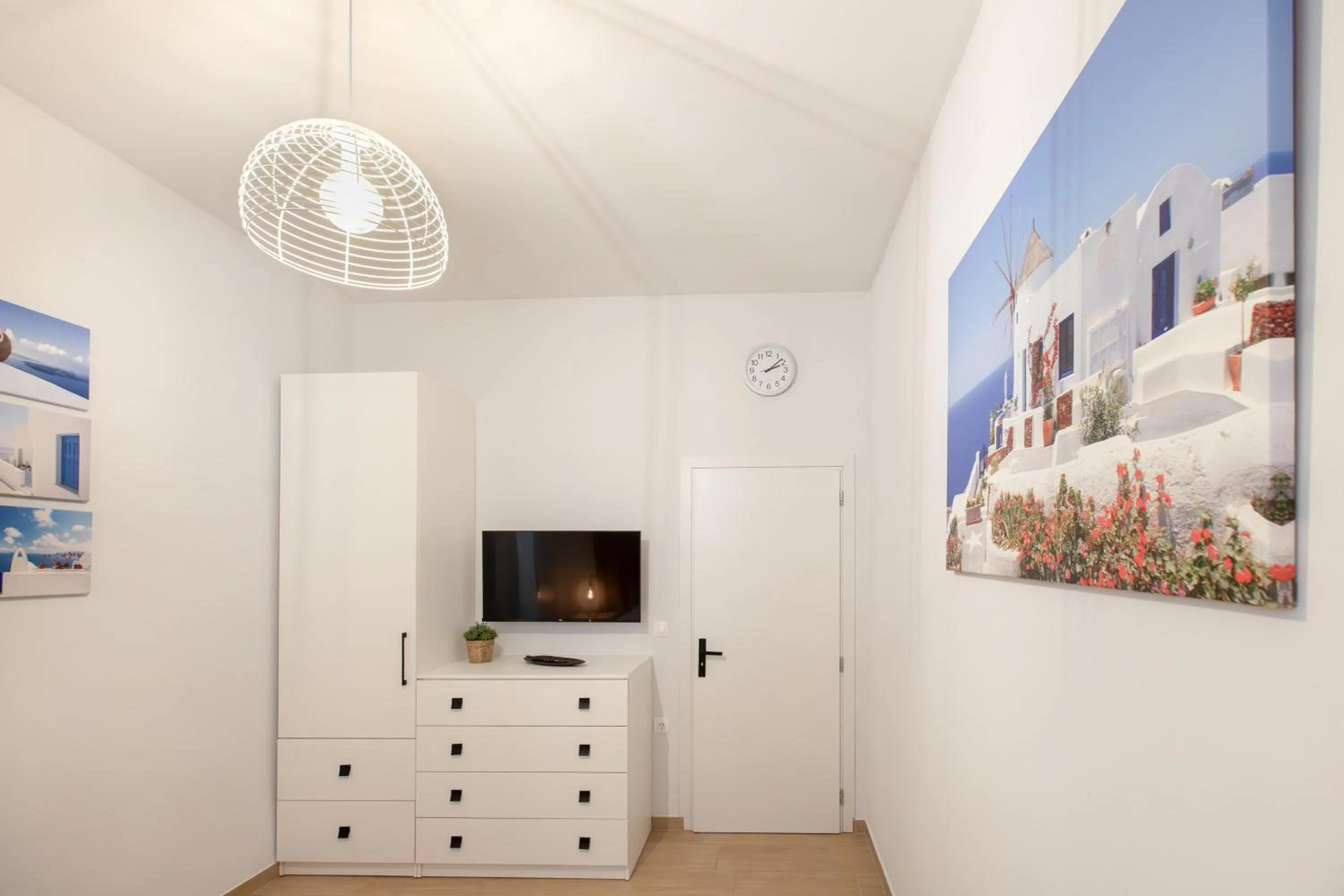 TV and multimedia in EllinFos Apartments