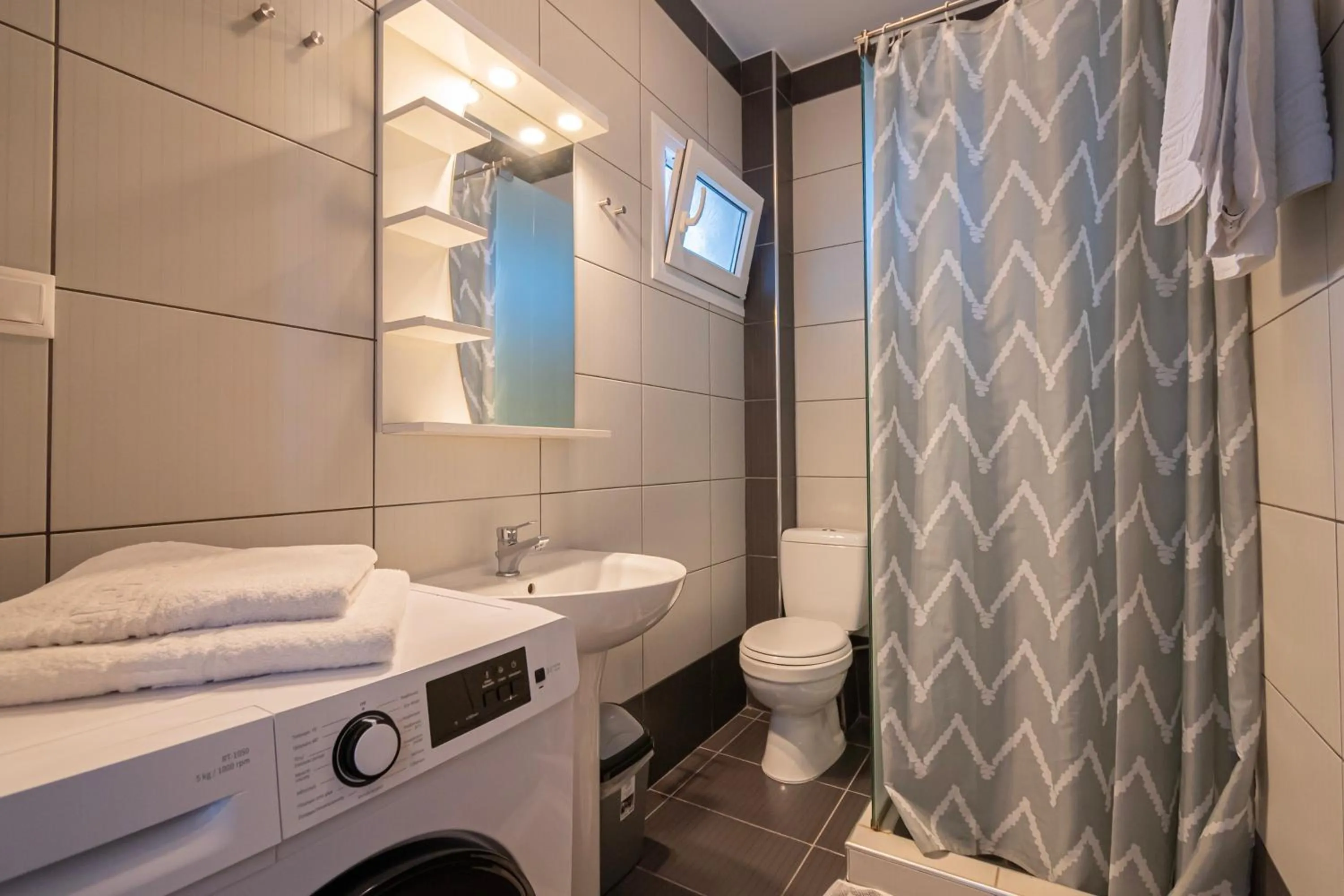Bathroom in EllinFos Apartments