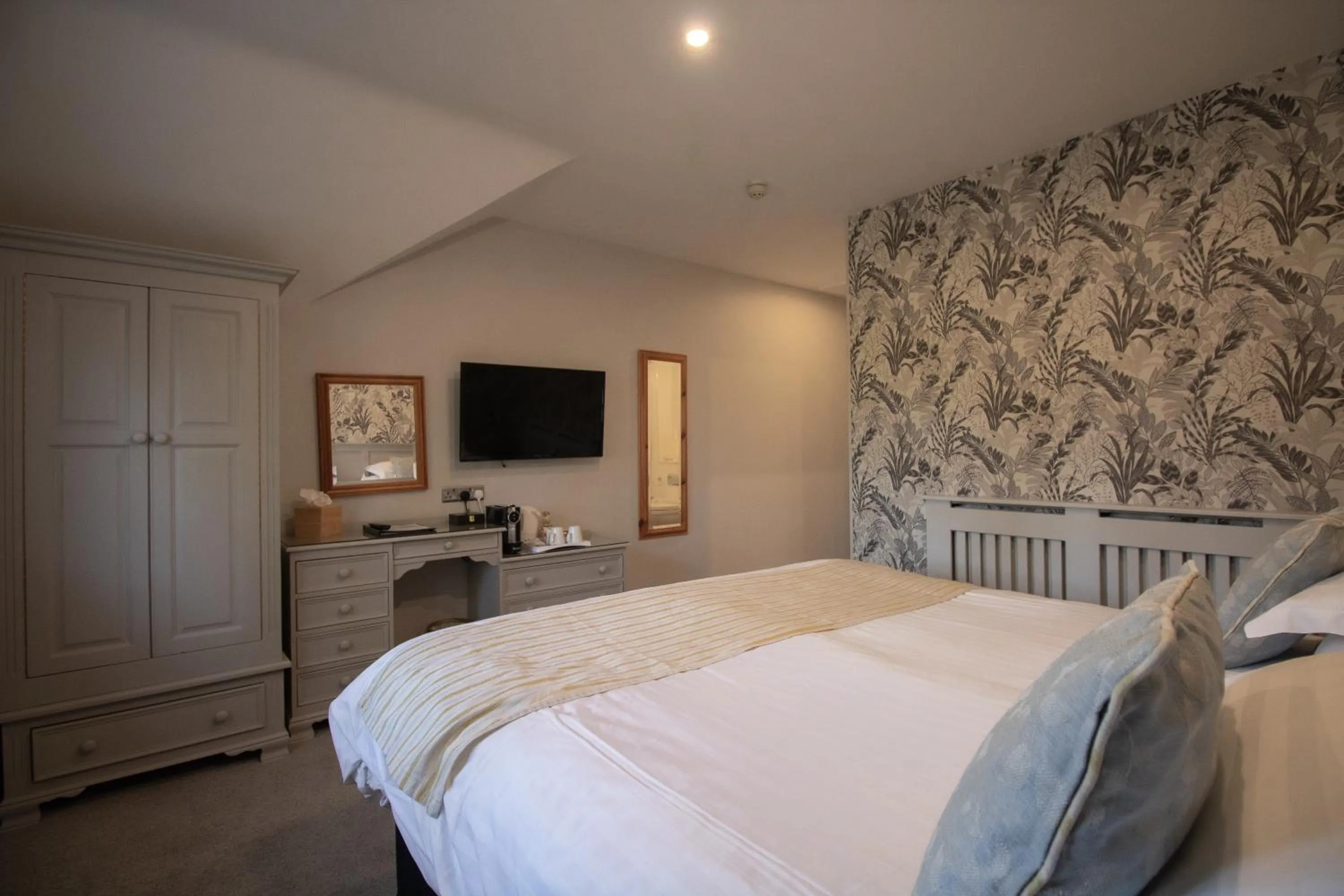 Bed in Briery Wood Hotel