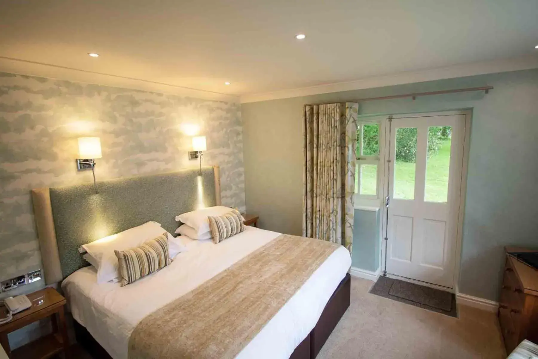 Double Room with Garden View in Briery Wood Hotel Double Room with Garden View in Briery Wood Hotel