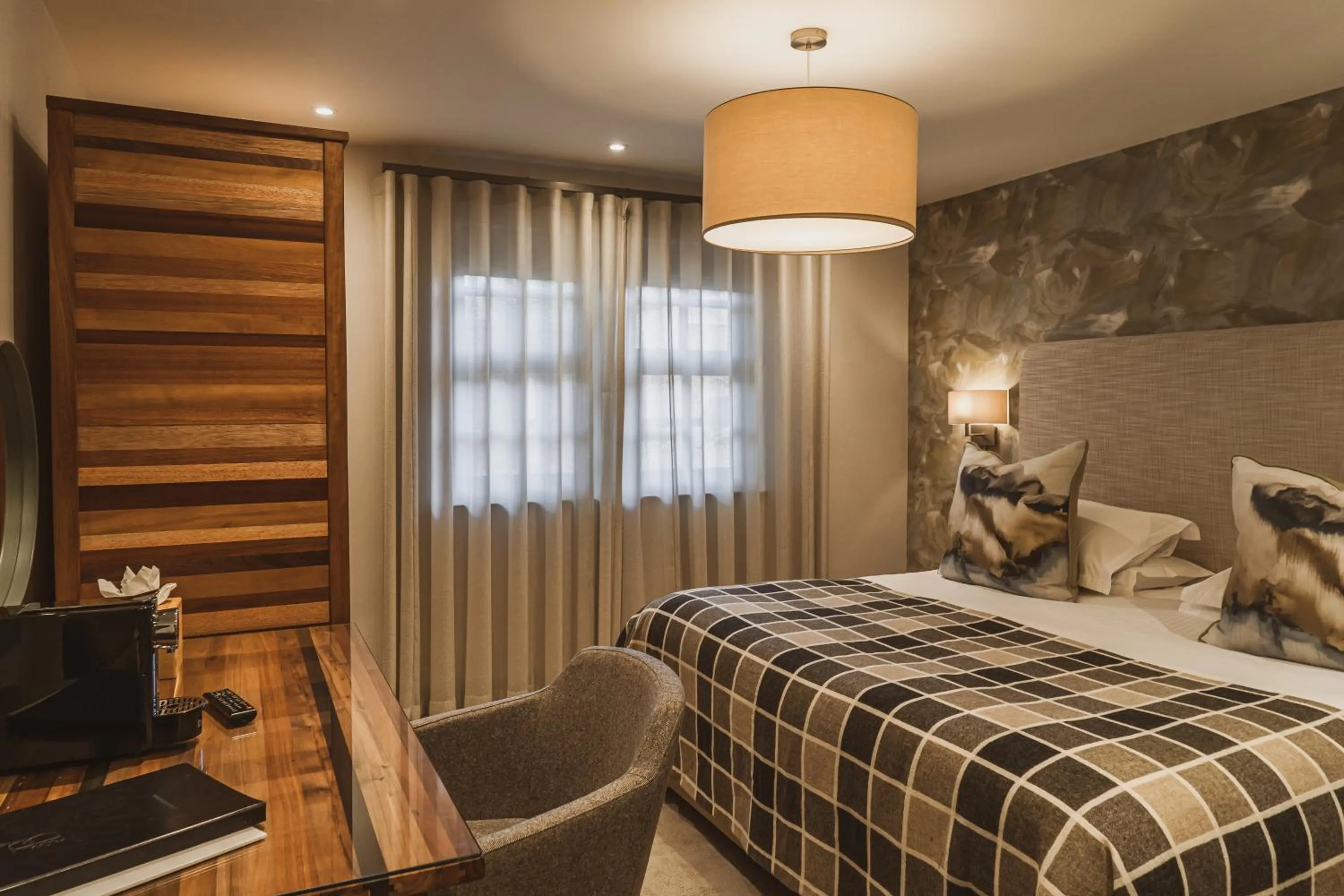 Bed in Briery Wood Hotel