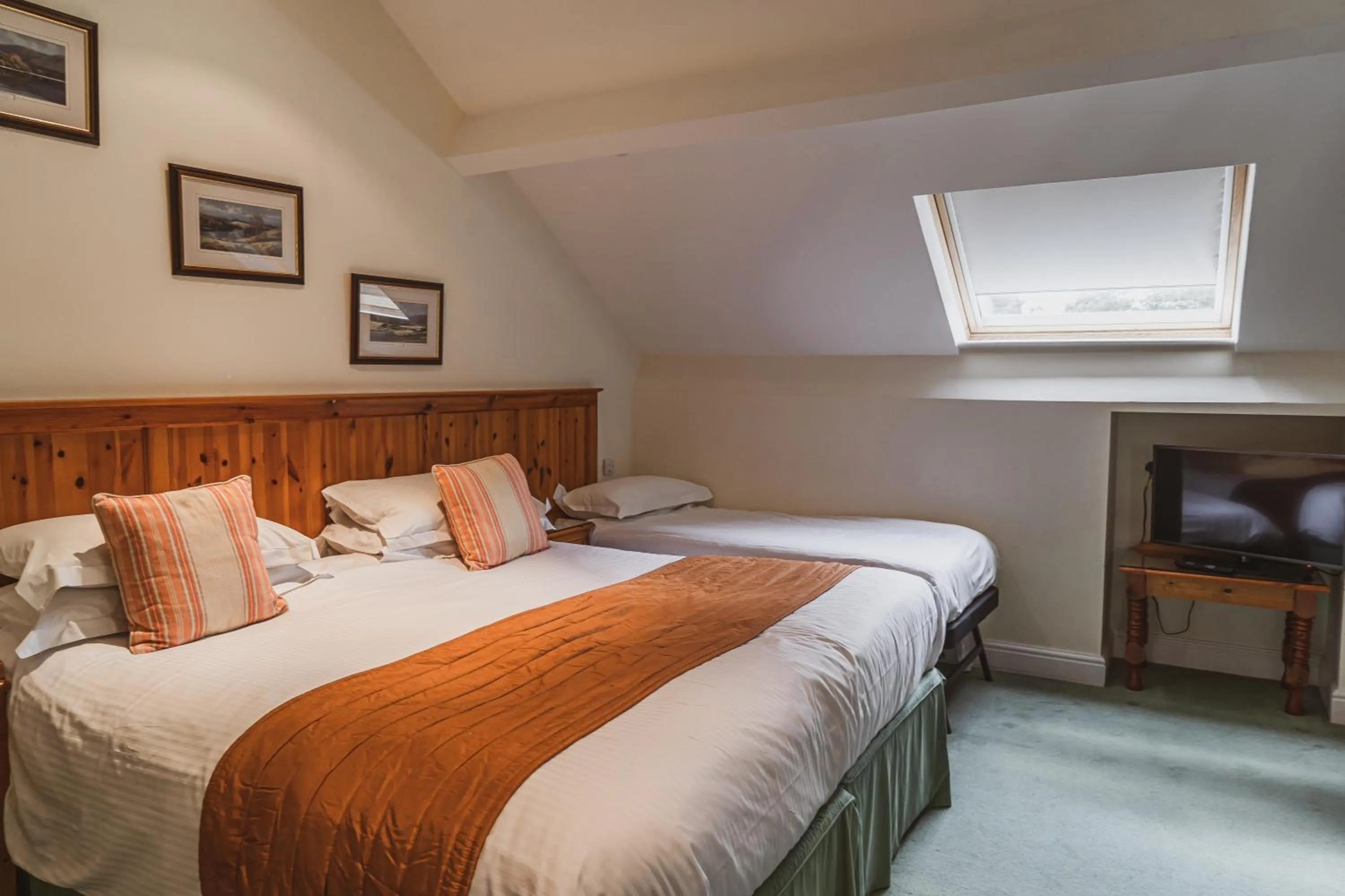 Bedroom, Bed in Briery Wood Hotel