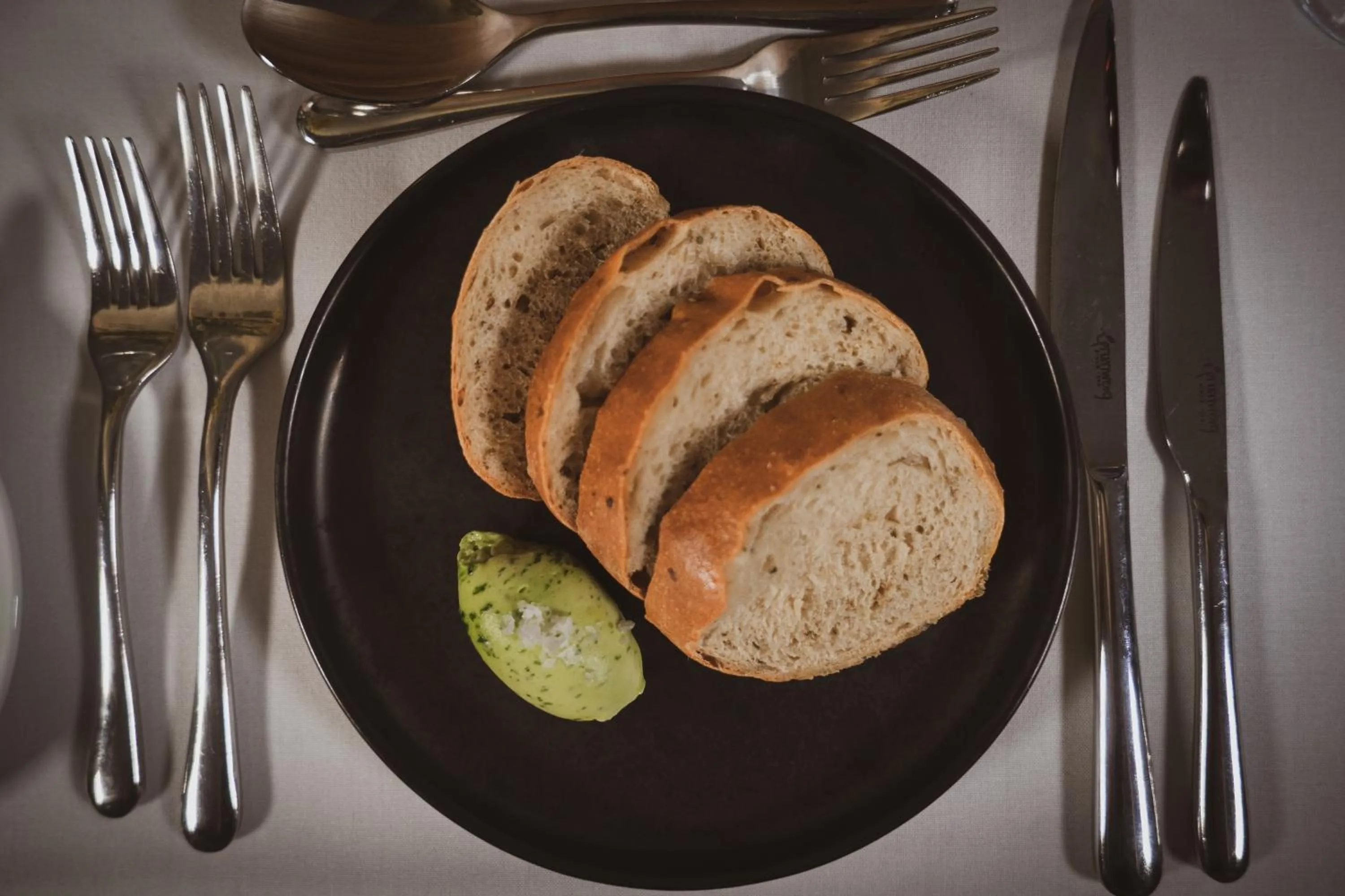 Restaurant/places to eat in Briery Wood Hotel