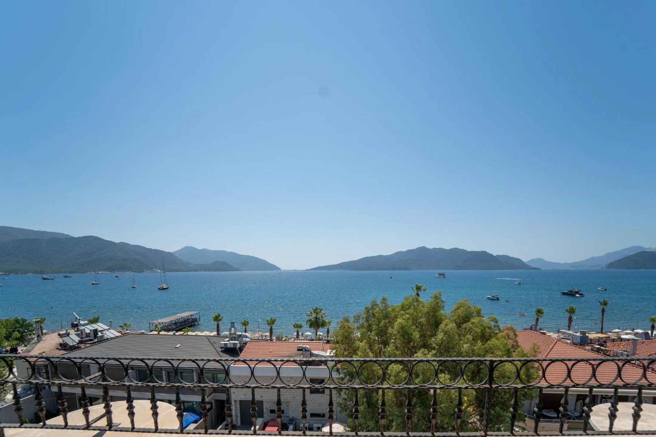 Aurasia Sea Side Hotel