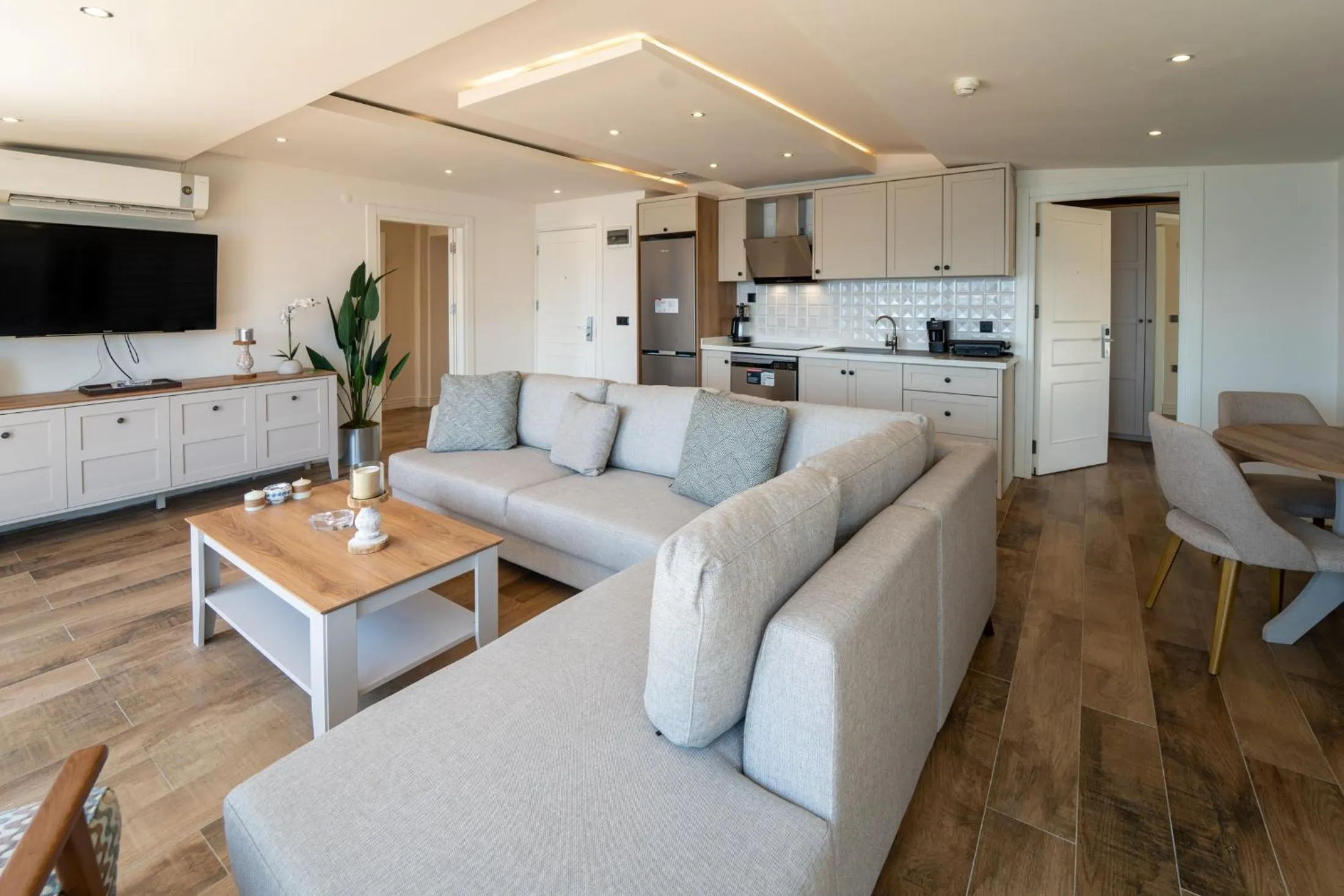 Aurasia Sea Side Hotel