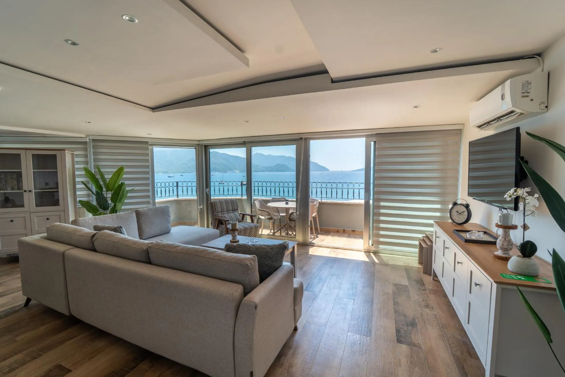 Aurasia Sea Side Hotel