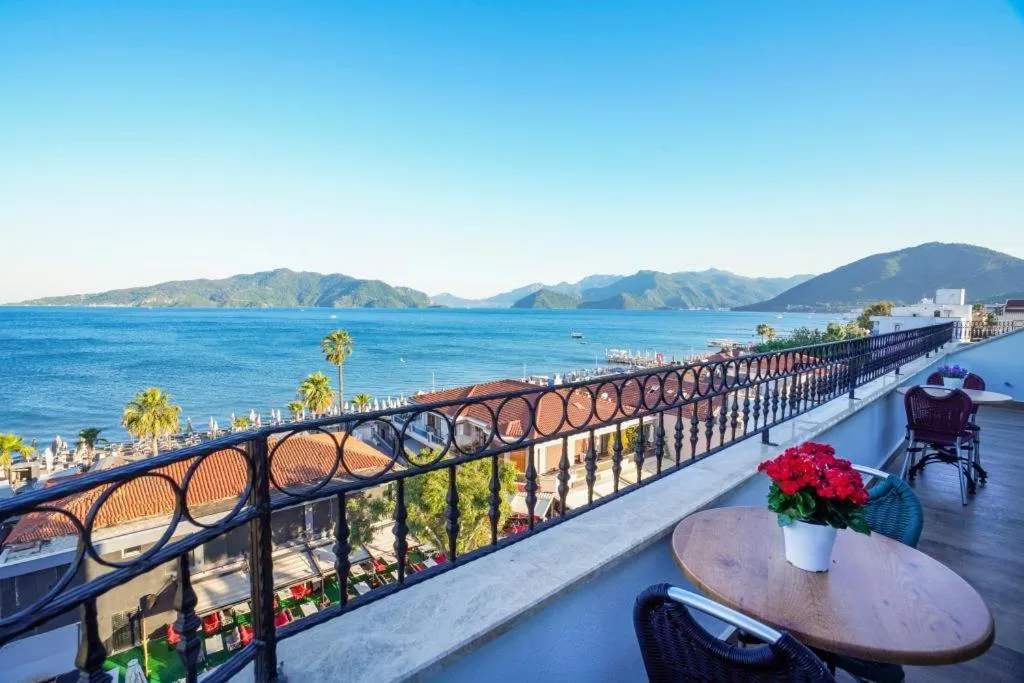 Aurasia Sea Side Hotel