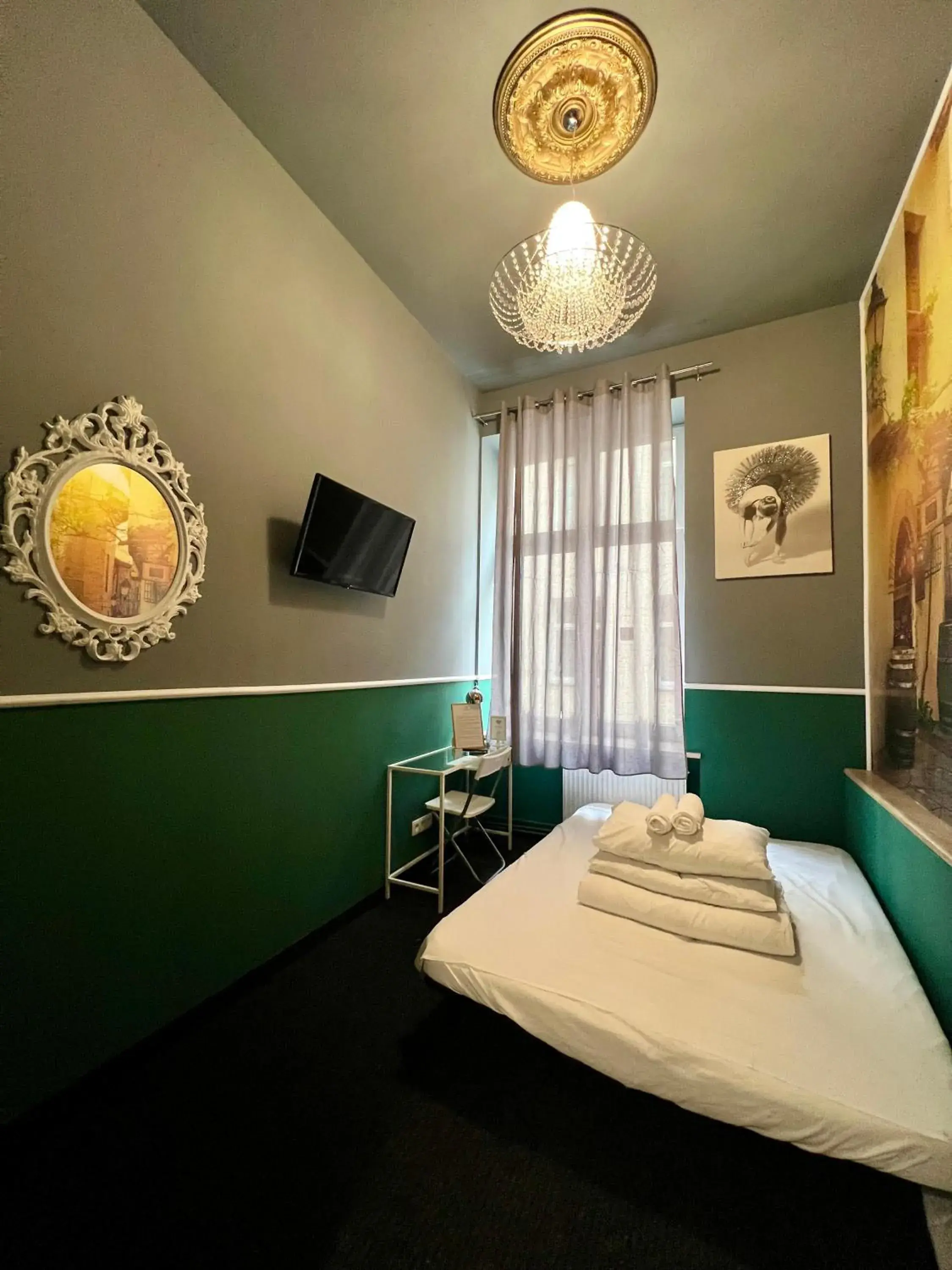 Double Room in Royal Aparthotel Piotrkowska 116 Double Room in Royal Aparthotel Piotrkowska 116