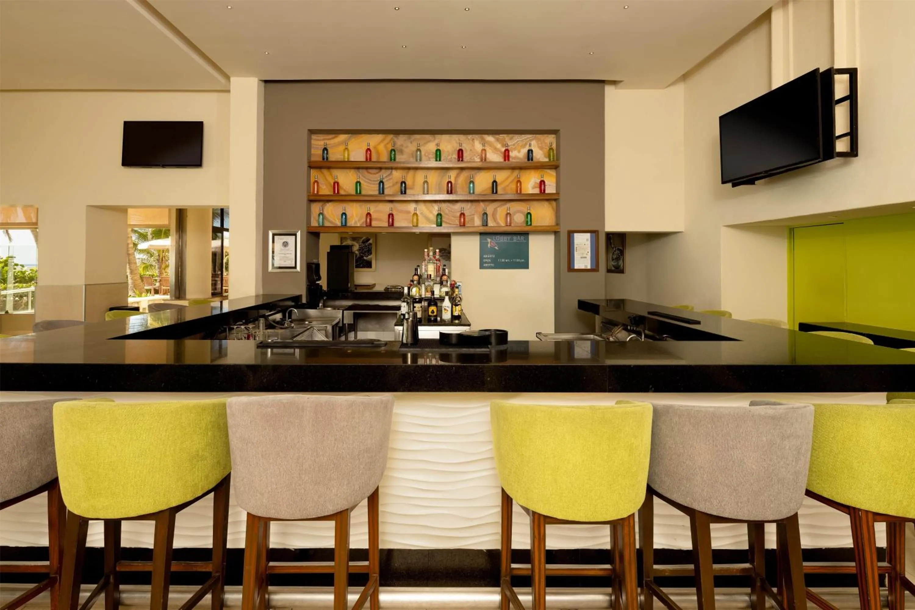 Breakfast in Occidental Tucancún - All Inclusive