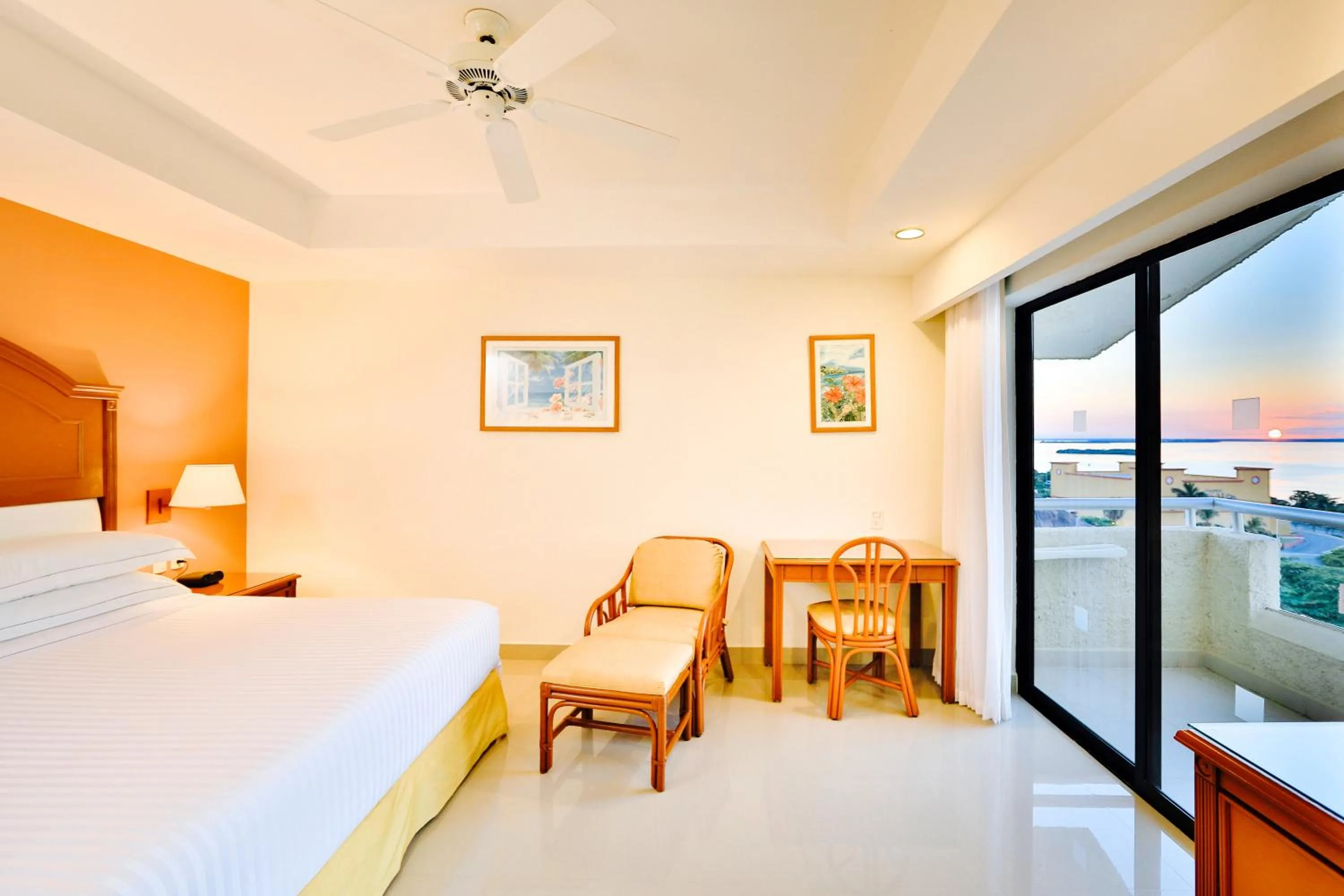 Double Ocean Front Premium Level (2 adults + 1 Child) in Occidental Tucancún - All Inclusive