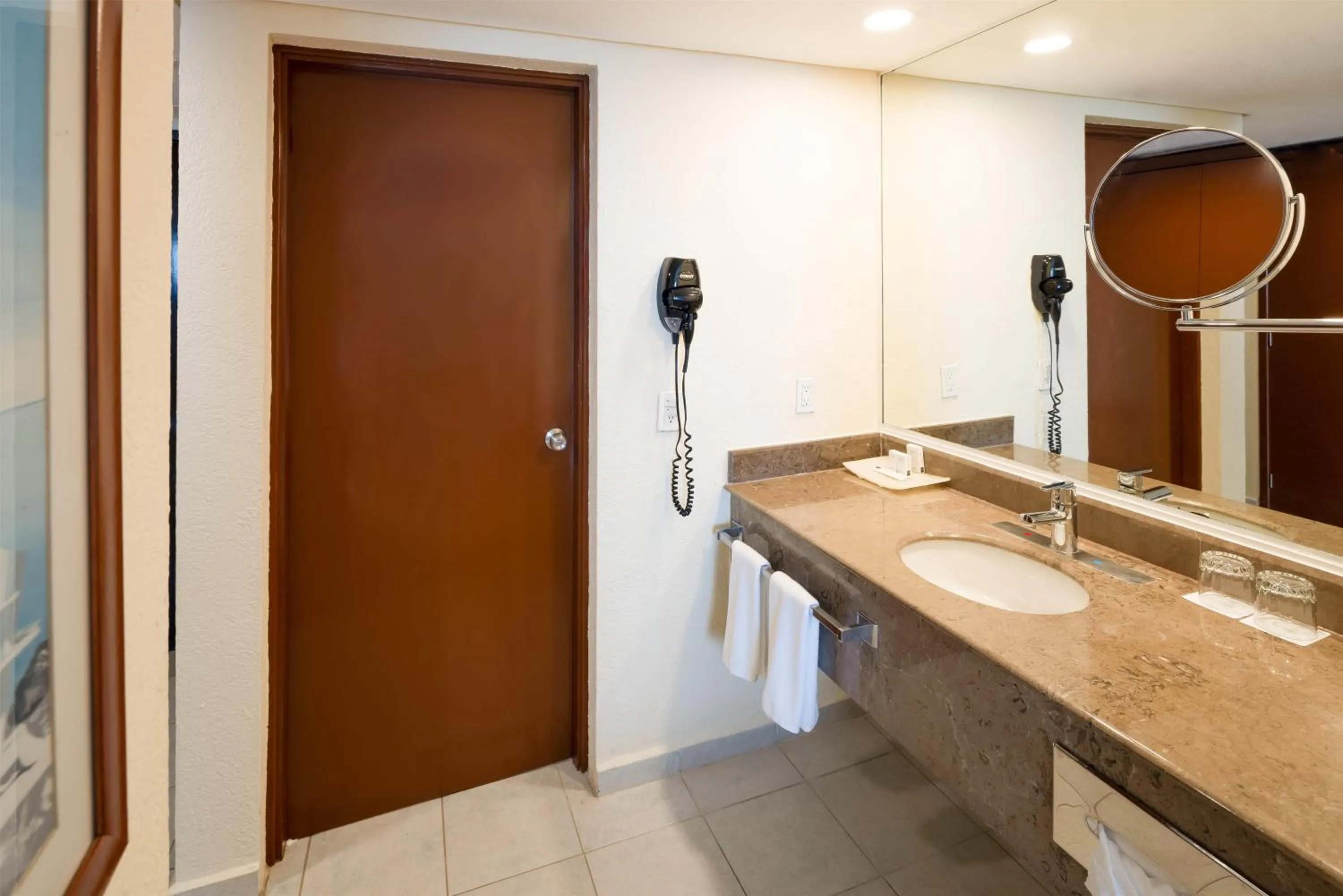 Bathroom in Occidental Tucancún - All Inclusive