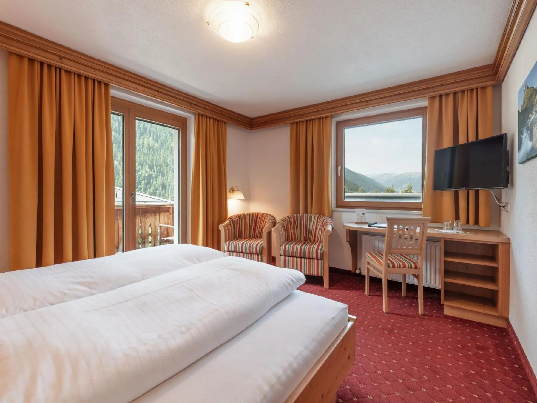 Photo of the whole room, Bed in Hotel Traube