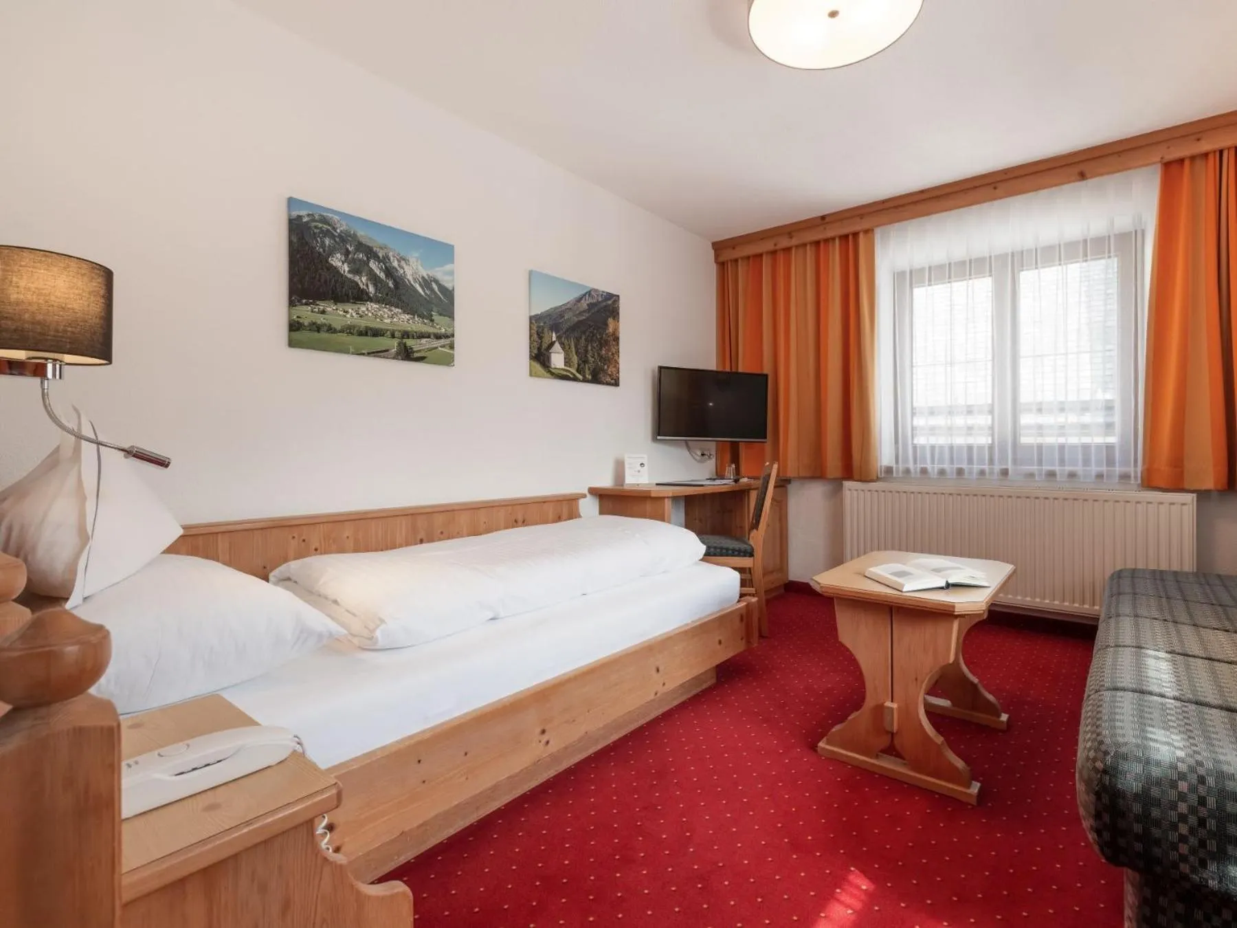 Photo of the whole room, Bed in Hotel Traube