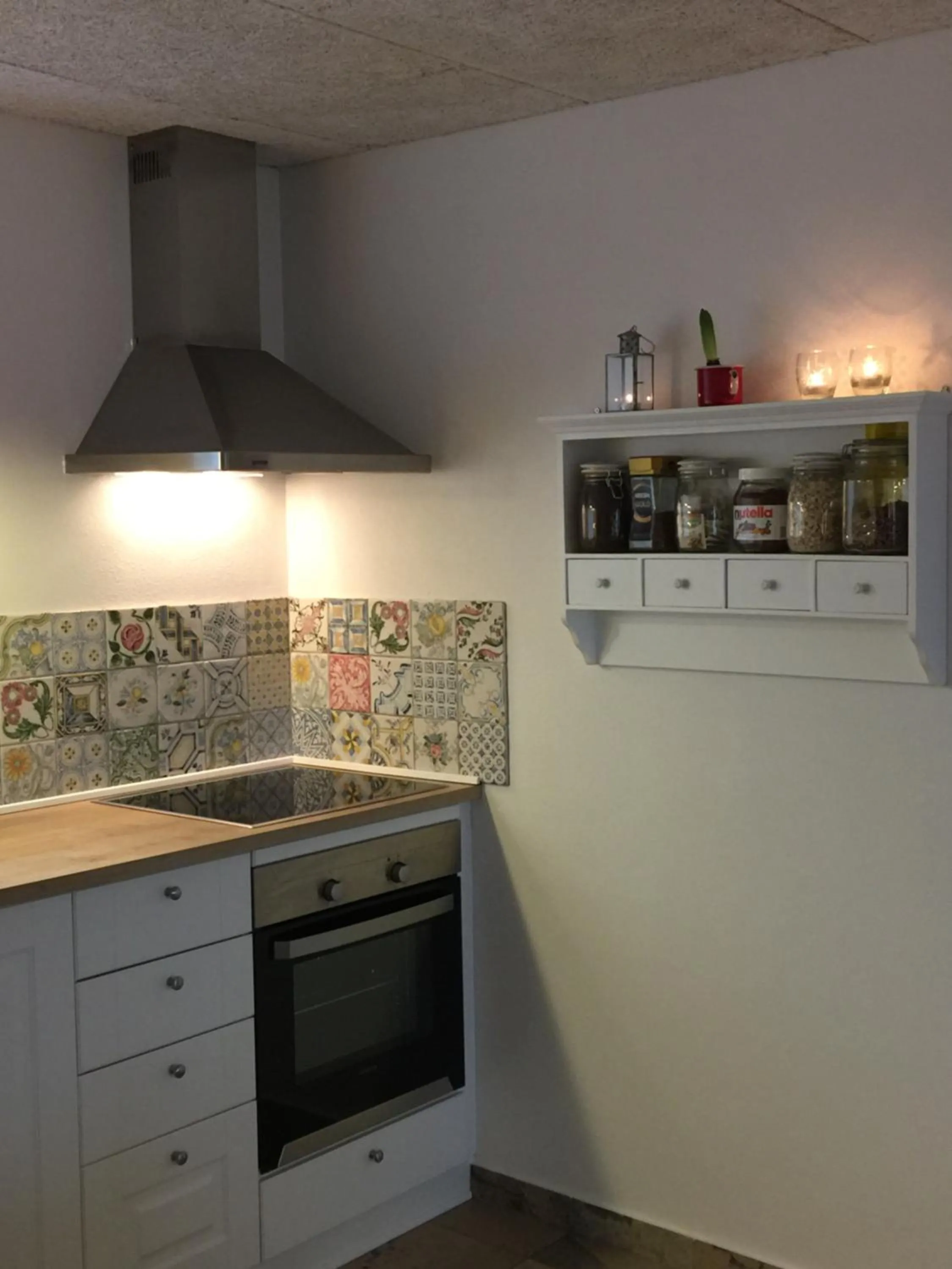 Communal kitchen in Sov Godt i Arnborg Bed & Breakfast