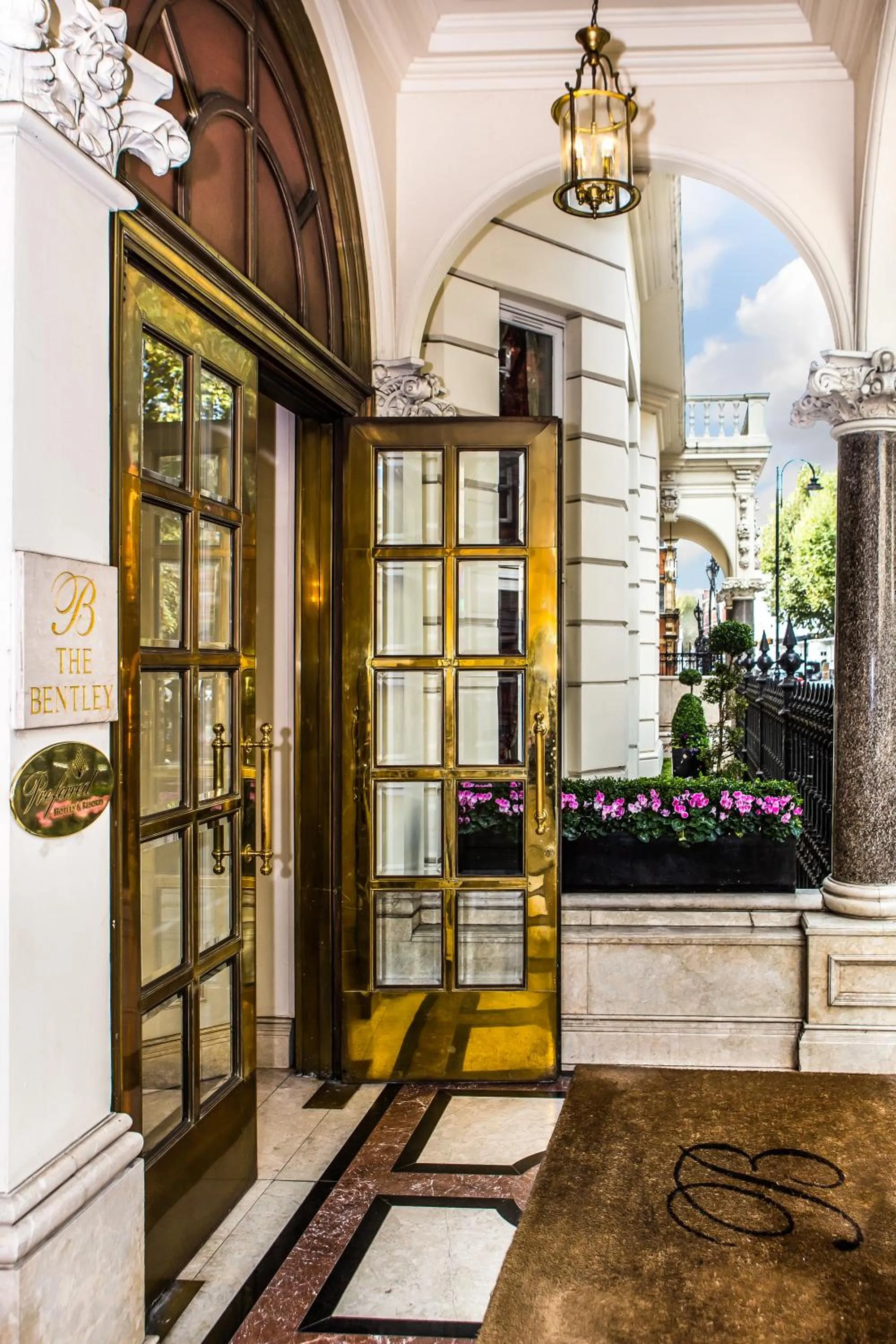 Facade/entrance in Bentley London