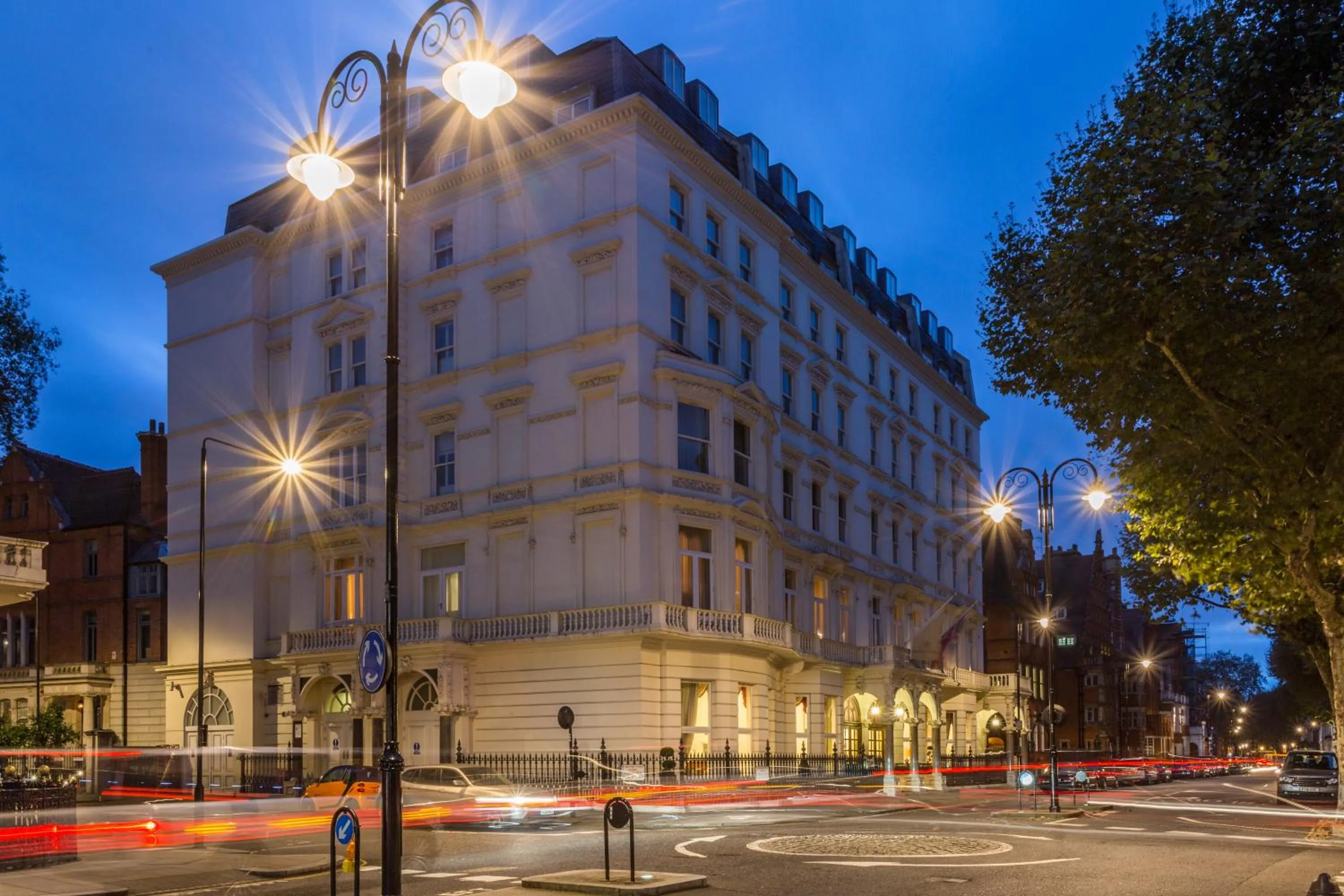 Facade/entrance in Bentley London