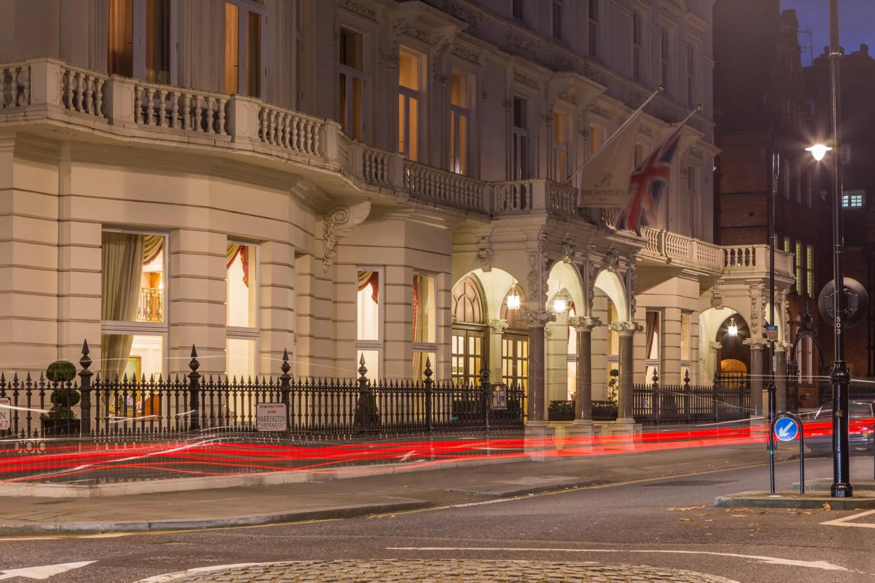Facade/entrance in Bentley London