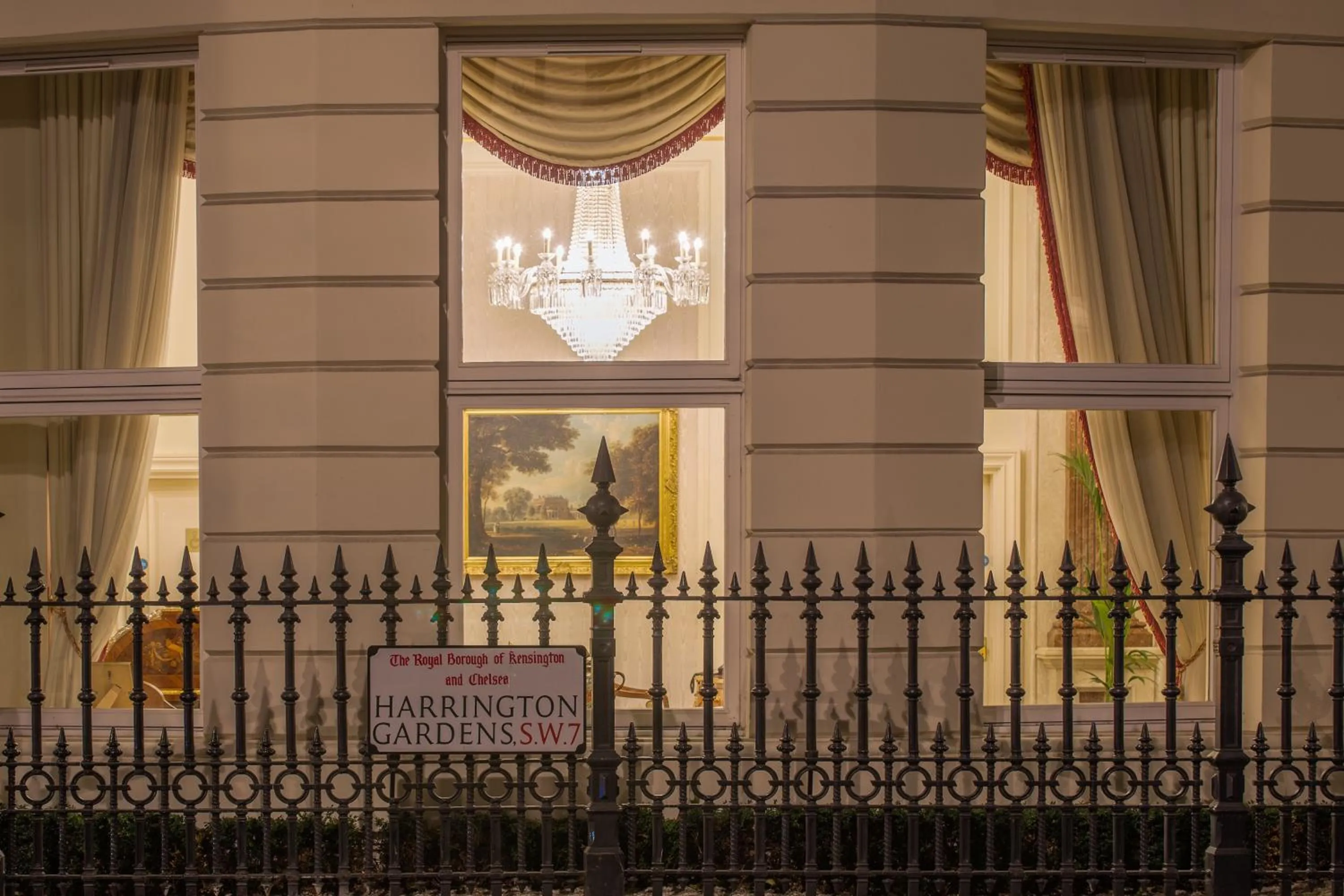 Facade/entrance in Bentley London