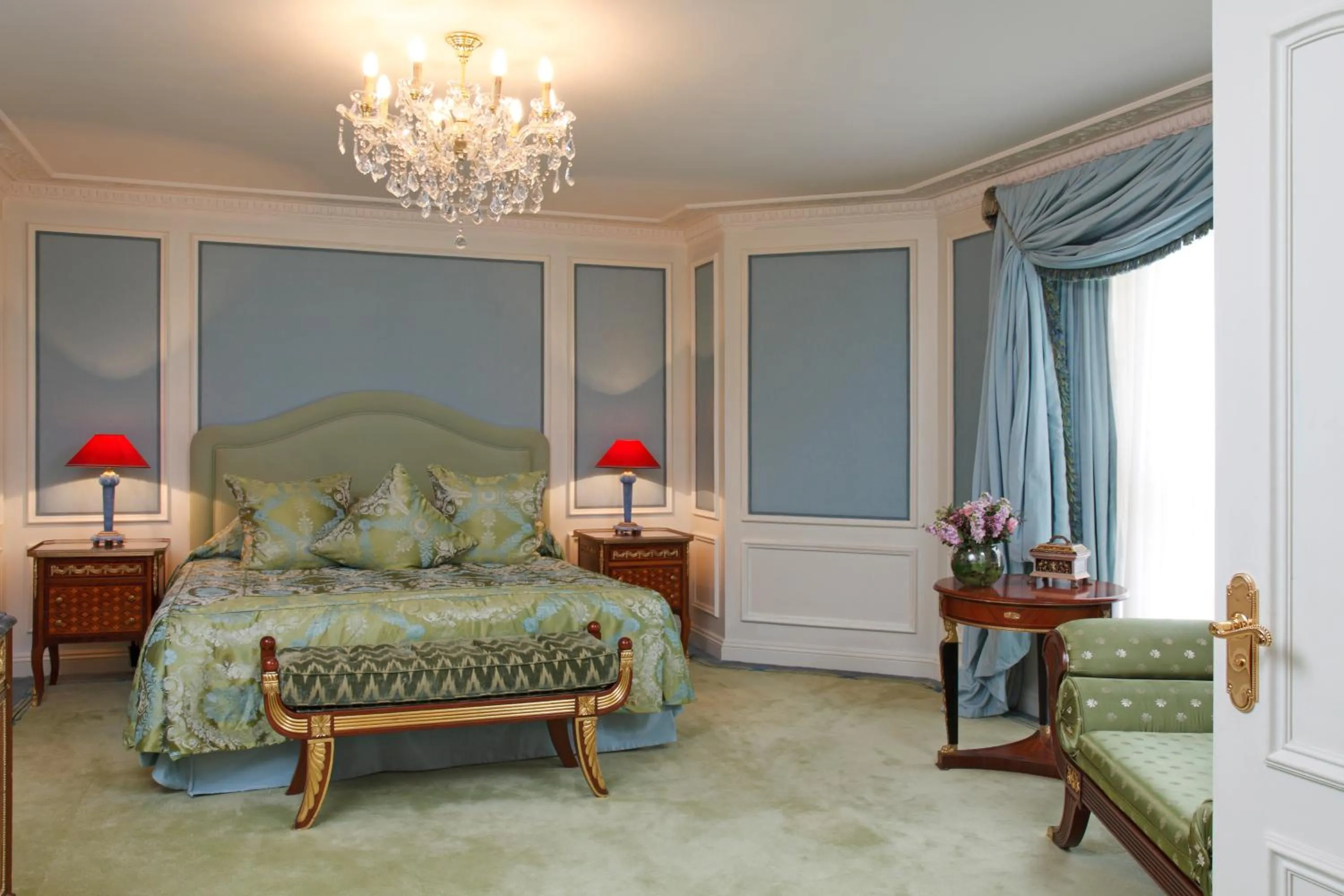 Photo of the whole room, Bed in Bentley London