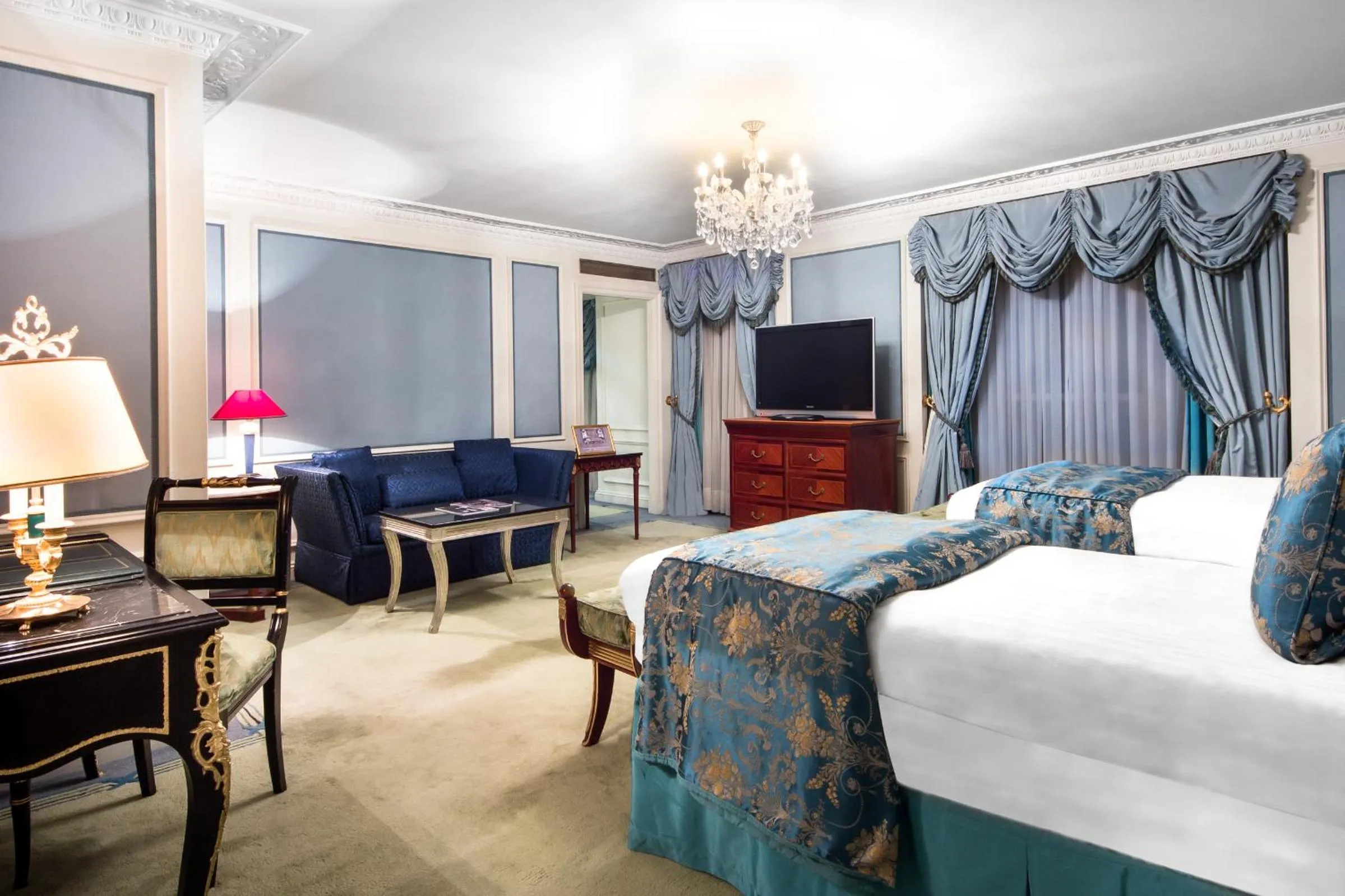 Bedroom, Bed in Bentley London