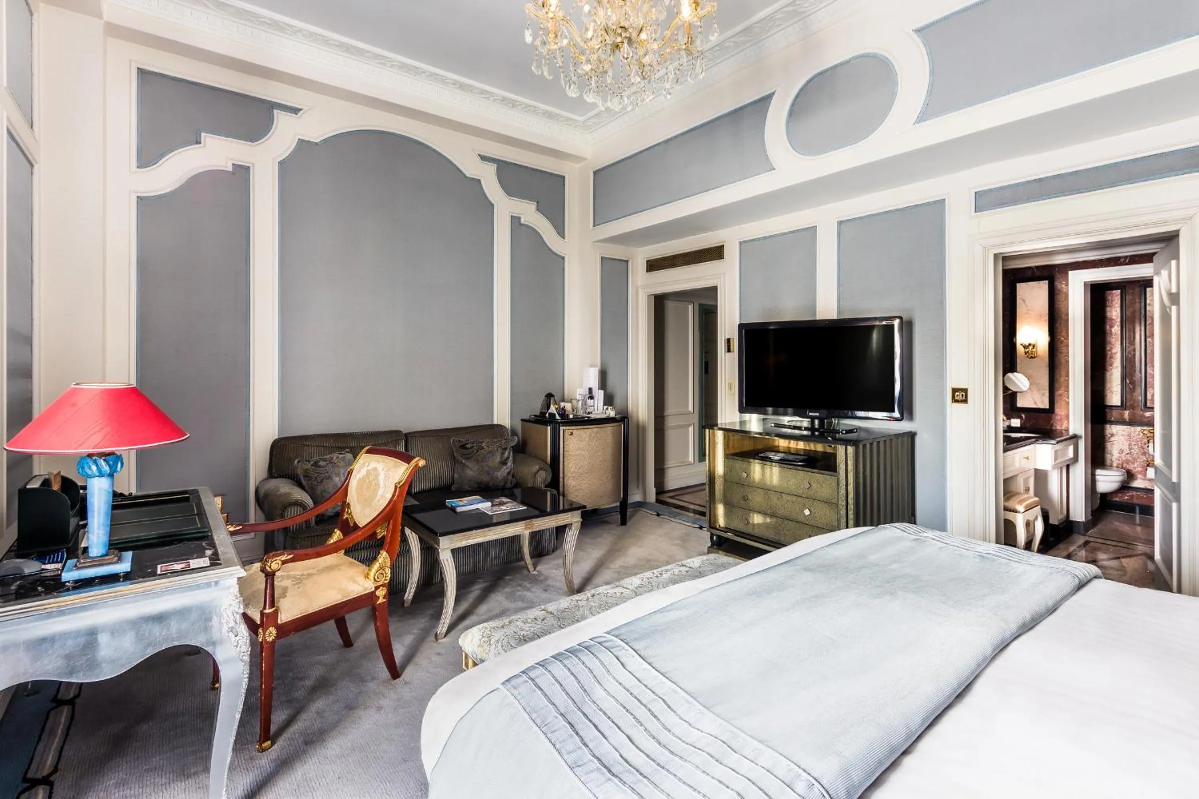 Bedroom, Bed in Bentley London